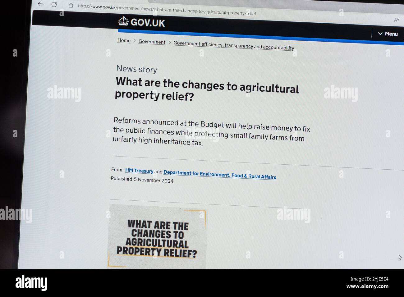 Informazioni sul soccorso di proprietà agricola per gli agricoltori sul sito web gov.uk su uno schermo di un computer in seguito al bilancio autunnale del 2024 Foto Stock