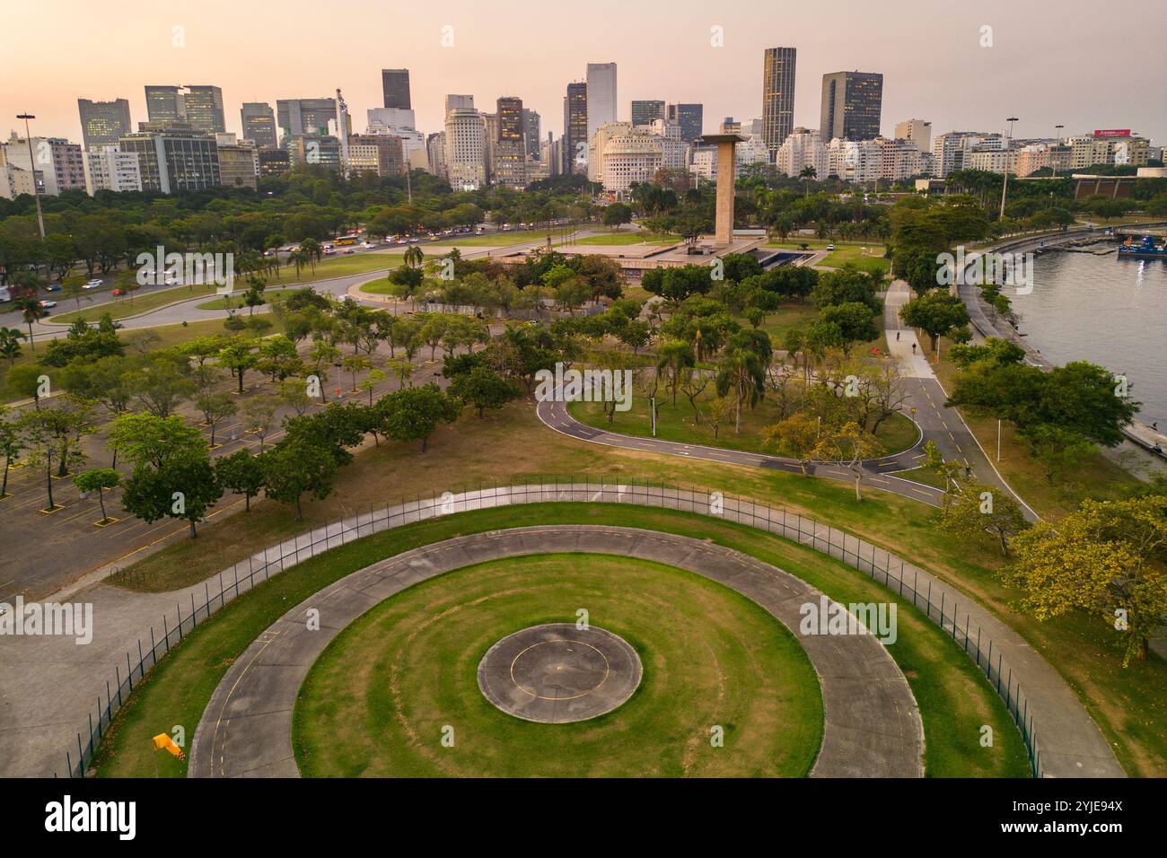 Vista aerea del campo Aeromodeling e del centro di Rio de Janeiro nell'Horizon Foto Stock