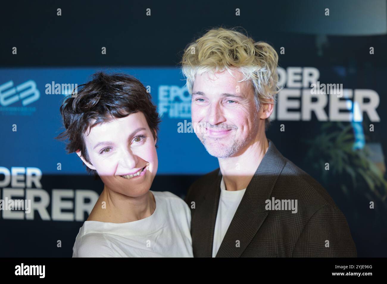 Berlino, Germania. 14 novembre 2024. Florian David Fitz, attore, e Julia Koschitz, attrice, partecipano alla prima del film "Der Vierer". Il lungometraggio tedesco-austriaco celebra la sua prima allo Zoo Palast di Berlino. Crediti: Hannes P. Albert/dpa/Alamy Live News Foto Stock