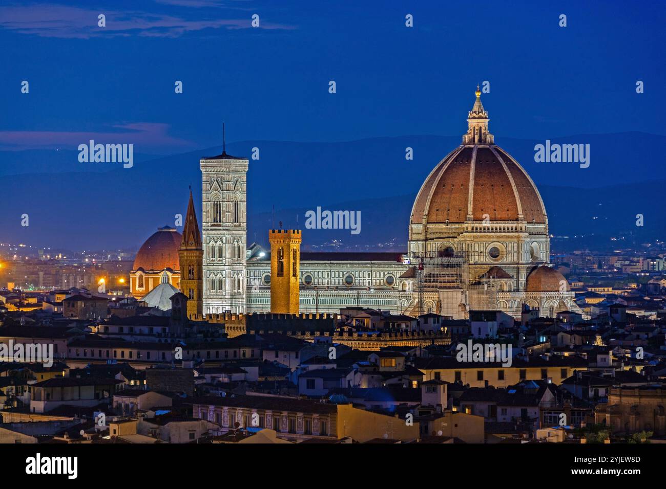 Firenze, Italia, è famosa per la sua storia. Come centro del commercio e della finanza europea tardo medievale, era una delle città più ricche del XV secolo Foto Stock