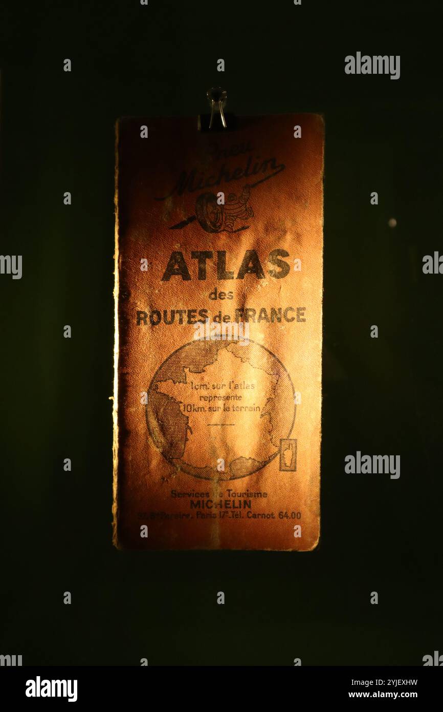 Mappe stradali d'epoca e guide della Michelin, un famoso produttore di pneumatici francesi Foto Stock