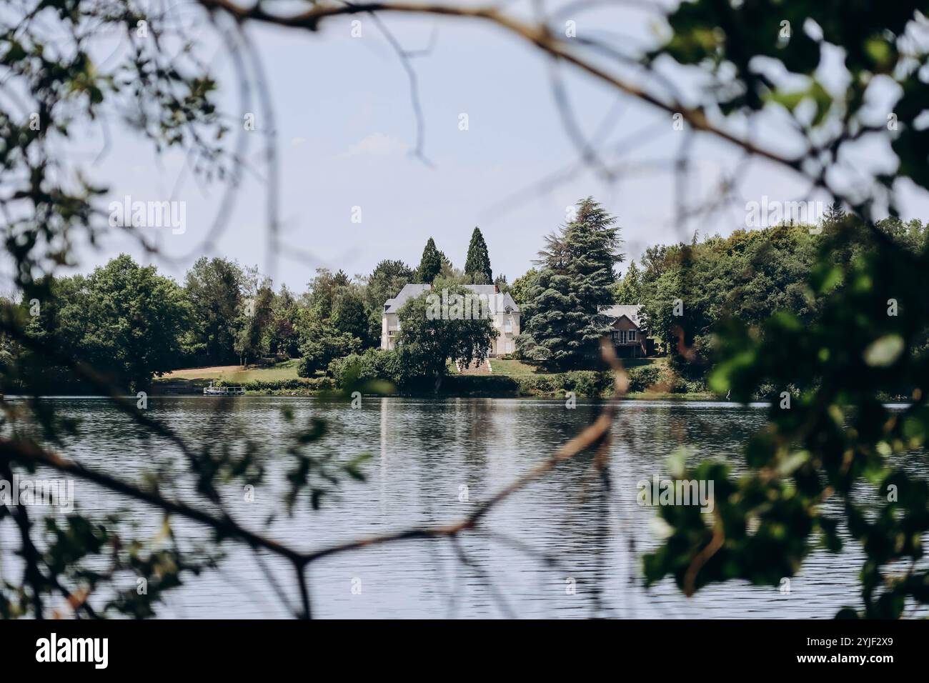 Paesaggi intorno al Gour de Tazenat, un lago vulcanico in Alvernia, Francia. Foto Stock