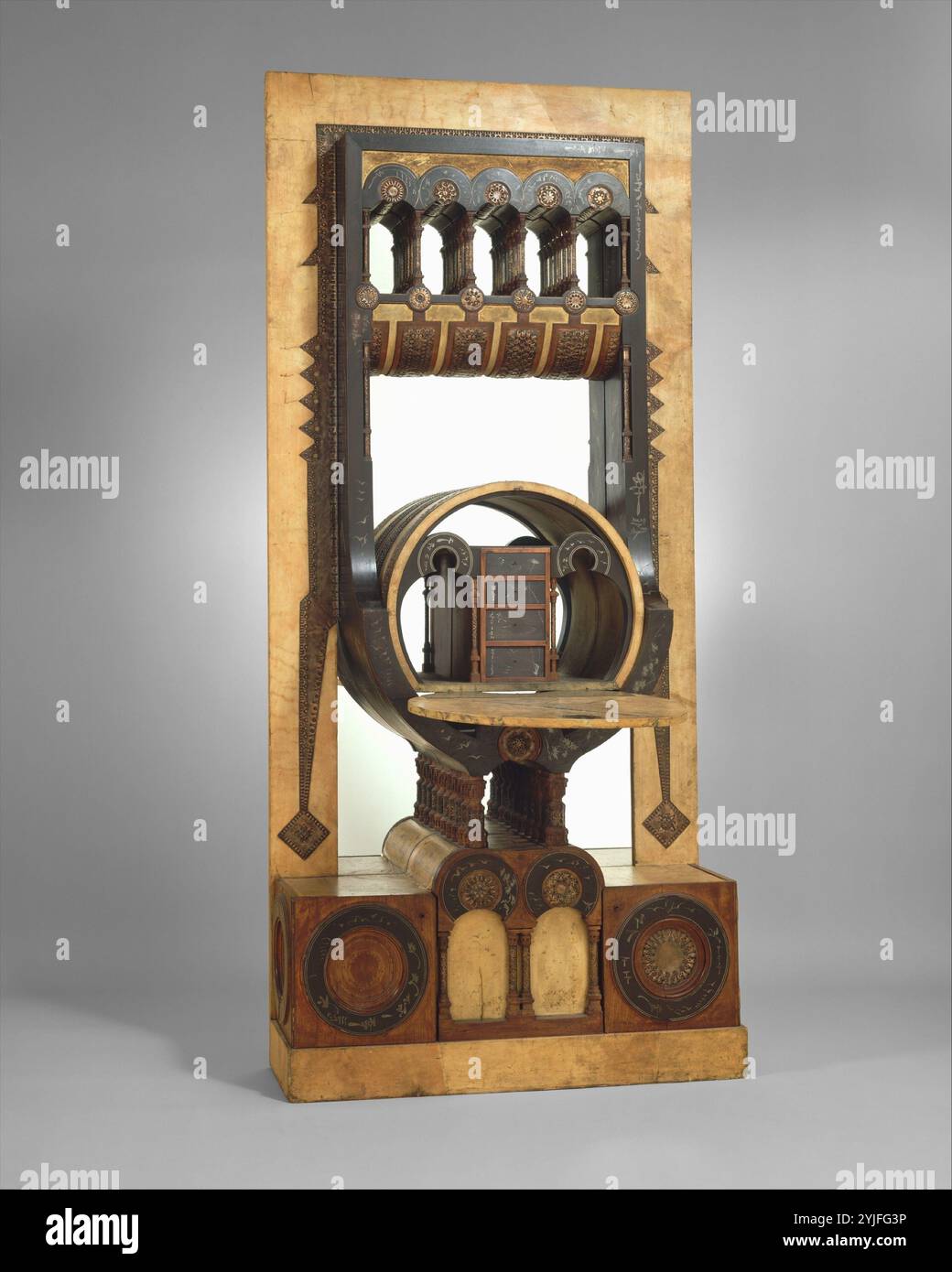 Segretario. Artista: Carlo Bugatti (Milano 1855-1940 Molsheim). Dimensioni: H. 88, W. 39-1/2, D. 223,5 x 100,3 x 31,1 cm. Data: CA. 1895. Museo: Metropolitan Museum of Art, New York, USA. Foto Stock