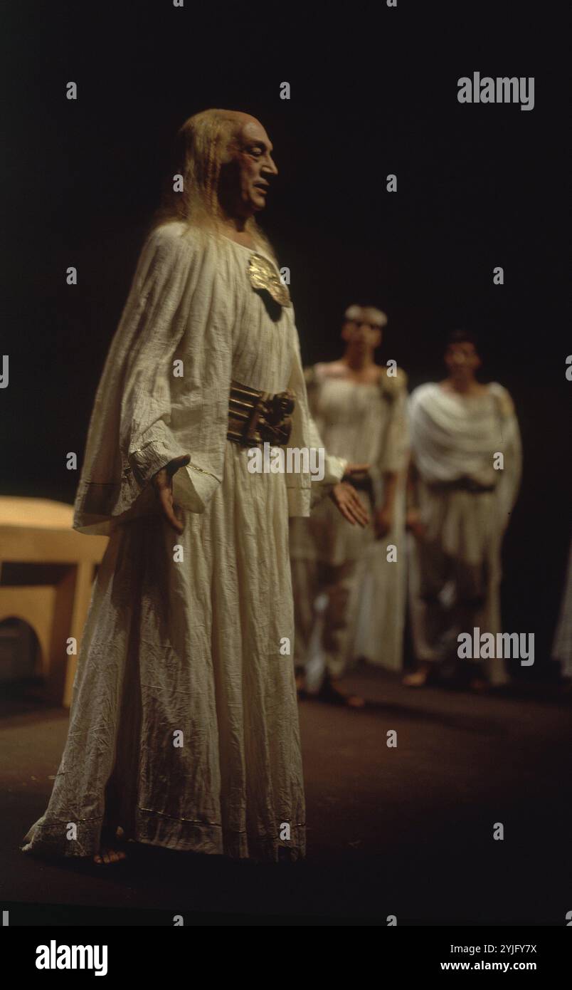 REPRESENTACION DE ENRIQUE IV - ADAPTACION DE LA NOVELA DE PIRANDELLO. Autore: TAMAYO JOSE. POSIZIONE: TEATRO BELLAS ARTES. MADRID. SPAGNA. ENRIQUE IV DEL SACRO IMPERIO ROMANO. JOSÉ MARIA RODERO. Foto Stock