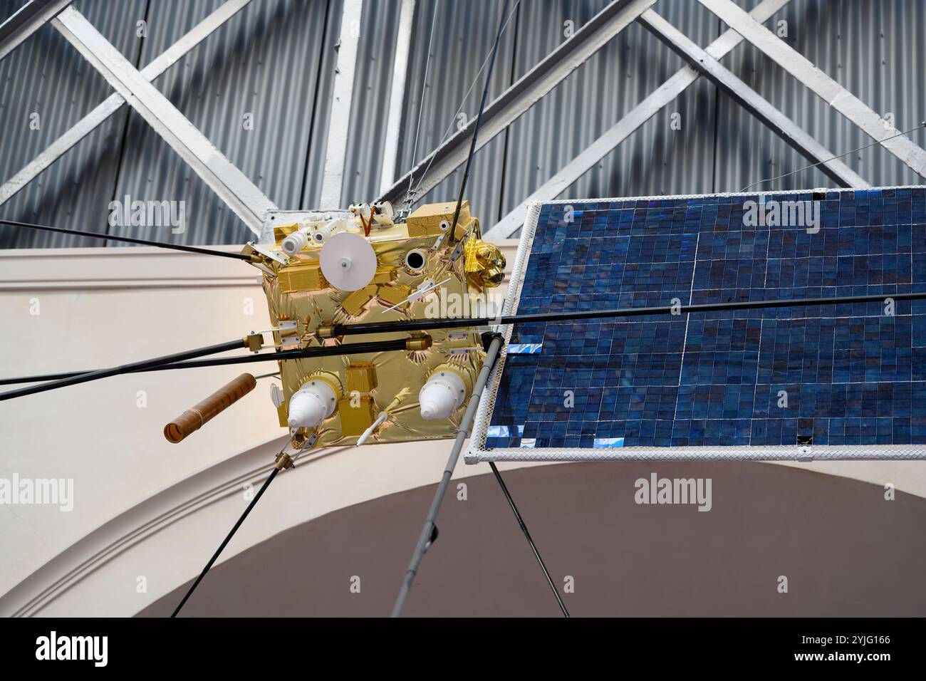 Modello di veicolo spaziale della serie Ionosphere progettato per monitorare gli strati superiori dell'atmosfera fabbricati in Russia Foto Stock