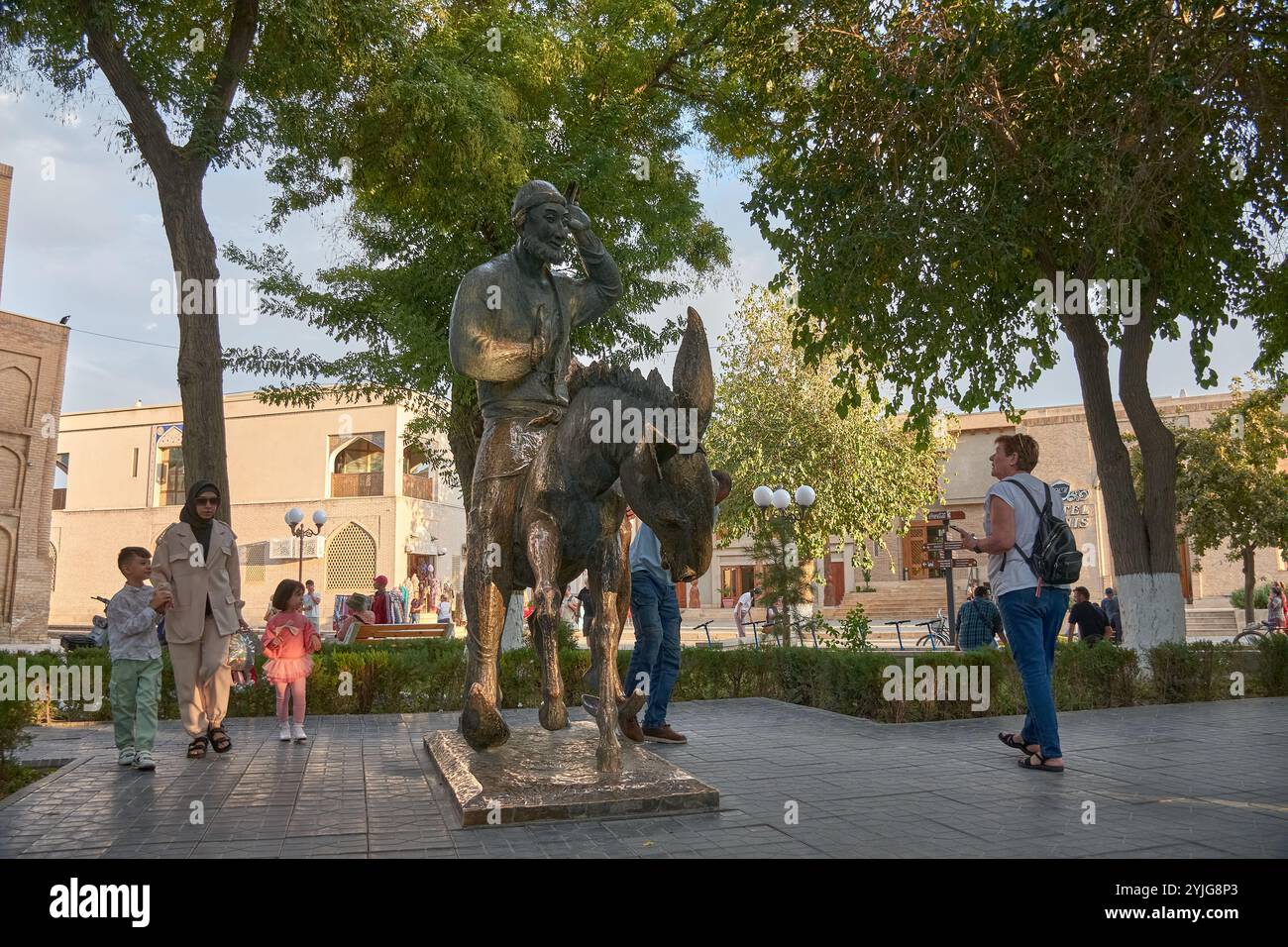 BUKHARA, UZBEKISTAN;19 SETTEMBRE 2024: Il monumento a Hodja Nasreddin a Bukhara, Uzbekistan, celebra il leggendario eroe popolare Foto Stock