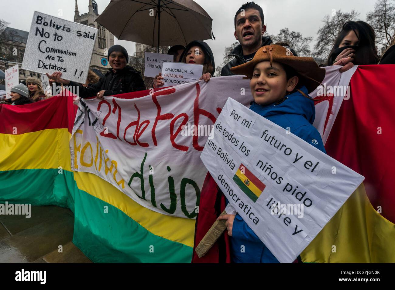 Londra, Regno Unito. 20 gennaio 2018. I boliviani protestano in piazza del Parlamento contro il presidente Evo Morales dopo aver vinto un appello della Corte Suprema che gli permetterà di candidarsi per un quarto mandato nel 2019. In precedenza un referendum aveva votato contro il cambiamento costituzionale, ma il governo sostenne di aver perso a causa di una campagna diffamatoria illegale contro Morales. È il primo leader indigeno del paese, in carica dal 2006, e dice che ha bisogno di più tempo al potere per consolidare il programma di riforme sociali del suo partito. I manifestanti lo accusano di voler essere un dittatore e di abbandonare il democrac Foto Stock