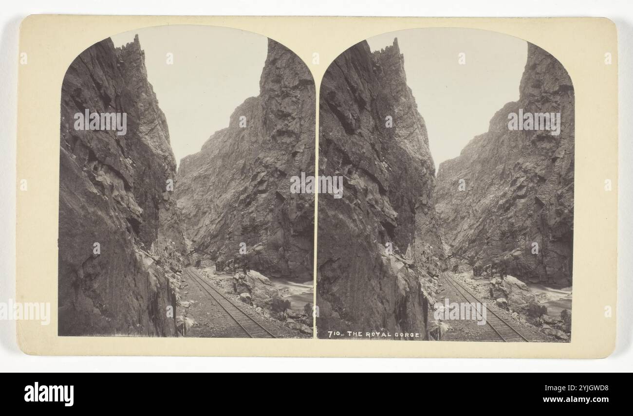 La Royal Gorge. William Henry Jackson; americano, 1843-1942. Data: 1879-1892. Dimensioni: 9,3 x 7,5 cm (ogni immagine); 10,1 x 17,6 cm (scheda). Stampa di albume, stereo. Origine: Stati Uniti. Museo: Chicago Art Institute, FLORENCIA, USA. Autore: William Henry Jackson. Foto Stock