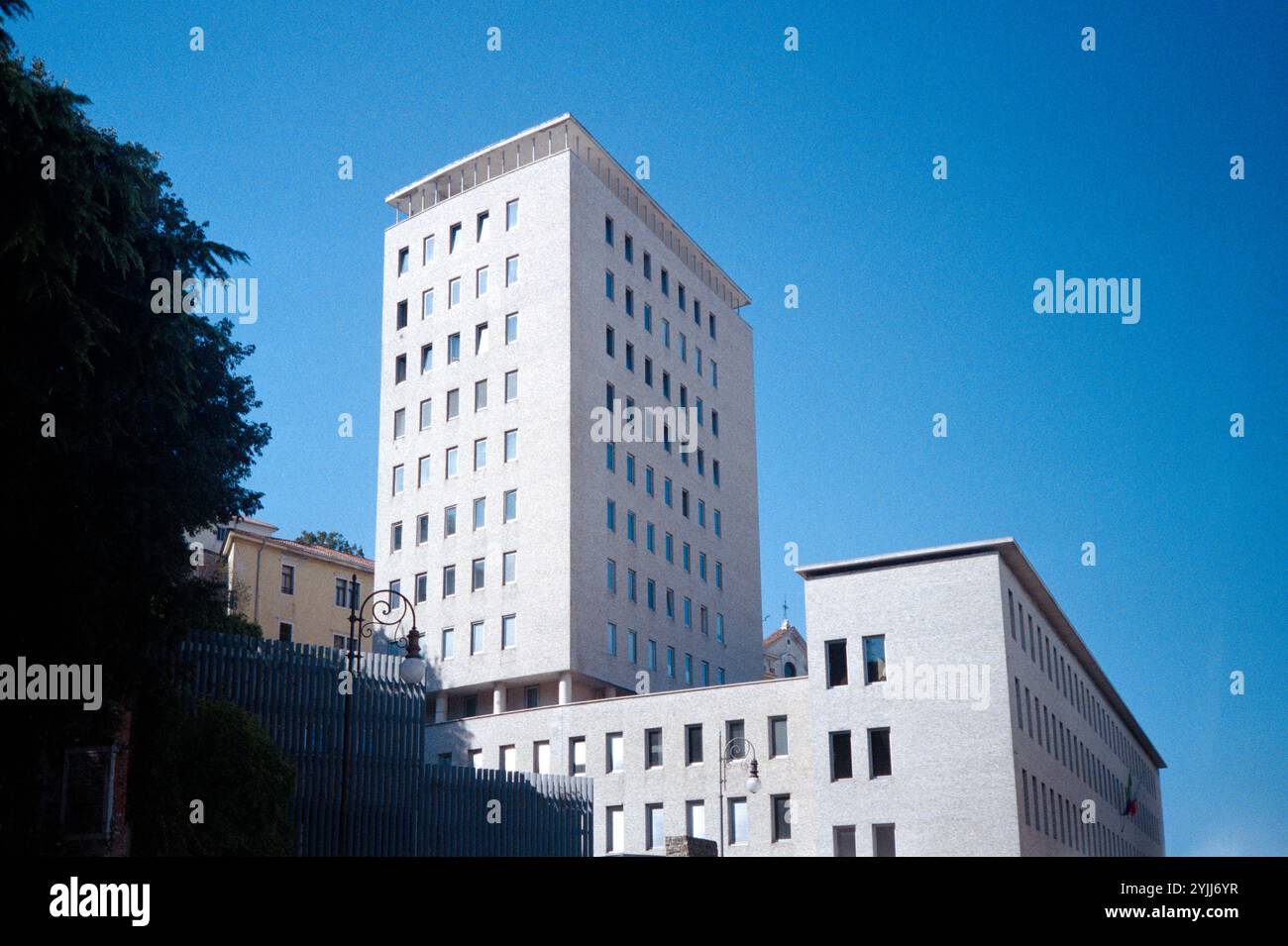 Palazzo inail building immagini e fotografie stock ad alta risoluzione ...