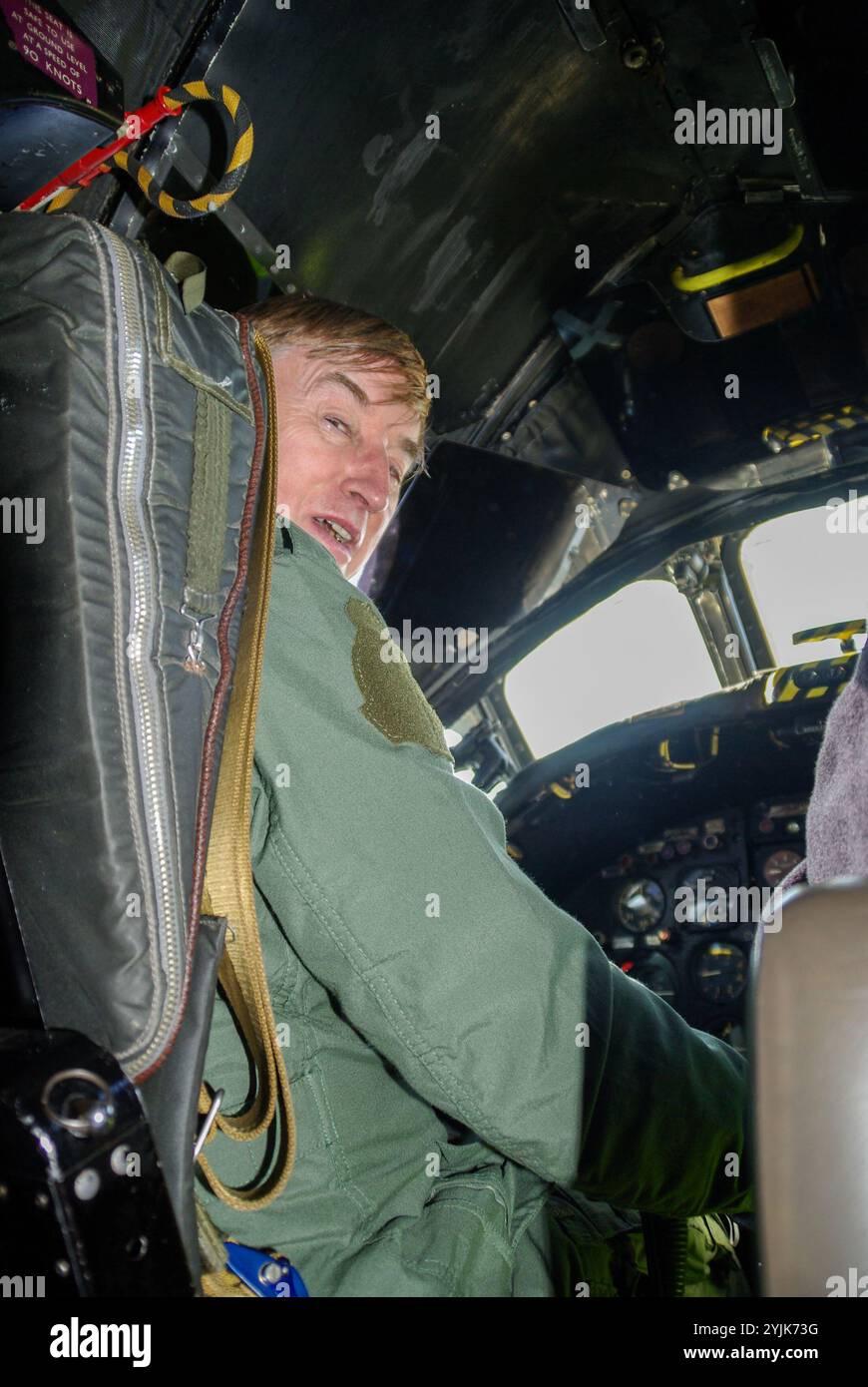 Il capitano del gruppo pilota Bill Burnett ai controlli di Avro Vulcan B2 XL426 all'aeroporto di Southend, Essex, Regno Unito, con il Vulcan Restoration Trust Foto Stock