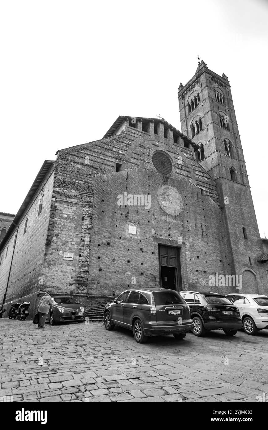 Siena, Italia - Apr 7, 2022: La Chiesa di Santa Maria dei Servi è una chiesa romanica, cattolica romana nel terzo di San Martino nella città o Foto Stock