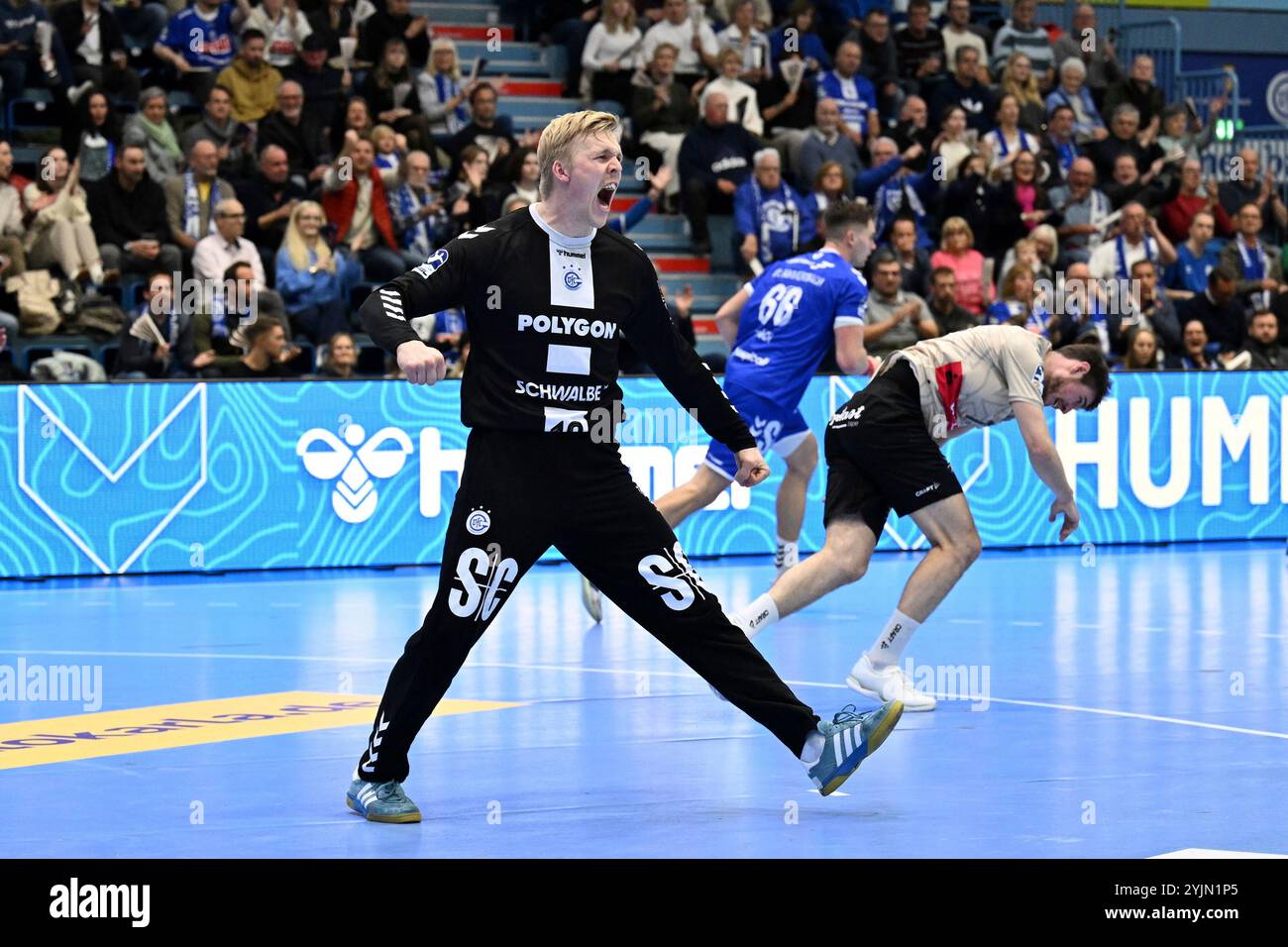 Gummersbach, Germania. 14 novembre 2024. Jubel bei Bertram Obling (VfL Gummersbach, #16) GER, VfL Gummersbach vs. Bergischer HC, Handball, DHB-Pokal, Achtelfinale, Spielzeit 2024-2025, 14.11.2024 foto: Eibner-Pressefoto/Juergen Augst credito: dpa/Alamy Live News Foto Stock