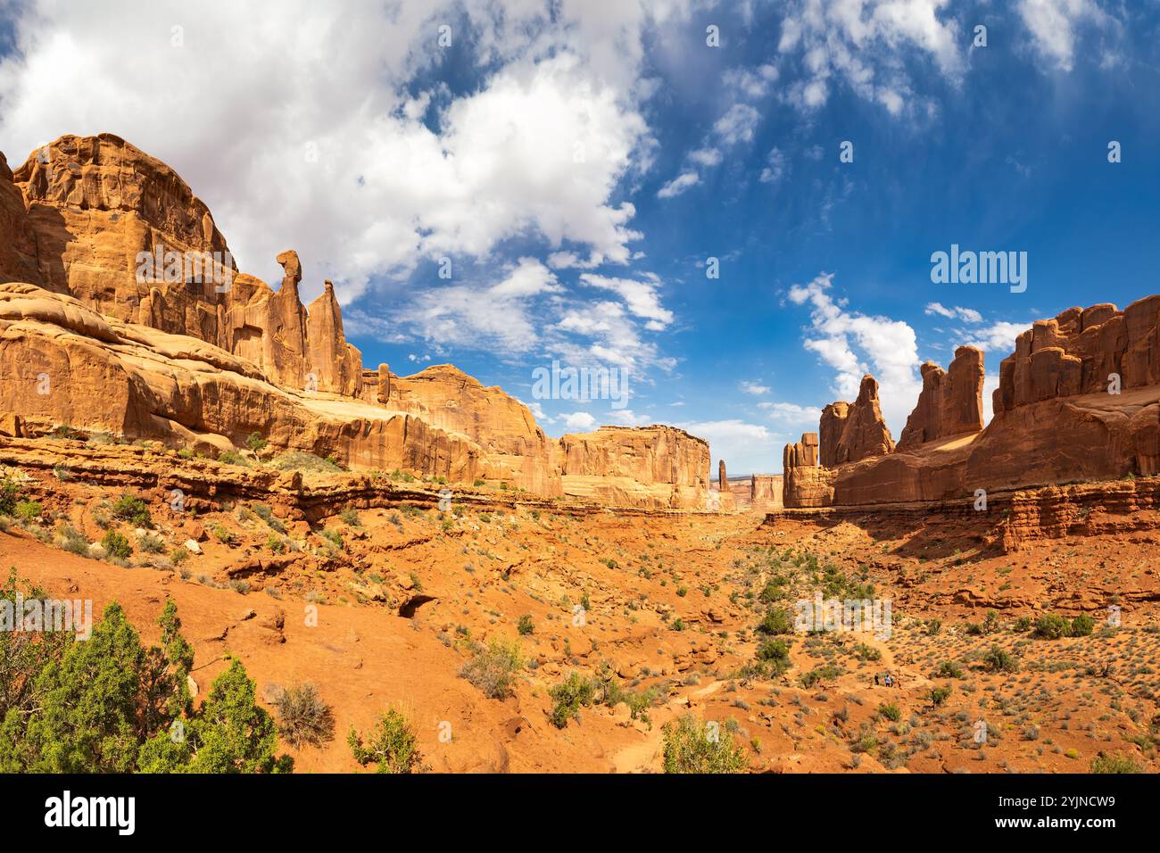 Park Avenue Viewpoint nel parco nazionale di Arches, Utah. Il Park Avenue Trail è una delle prime attrazioni principali all'interno dell'Arches National Park. Foto Stock