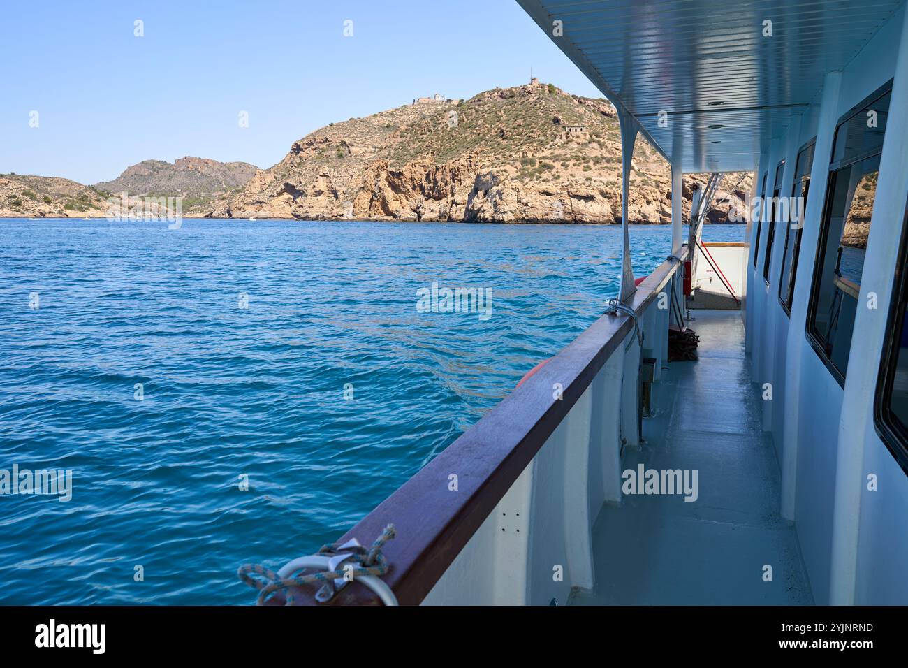 Ringhiera di una nave da crociera con vista sull'oceano Foto Stock