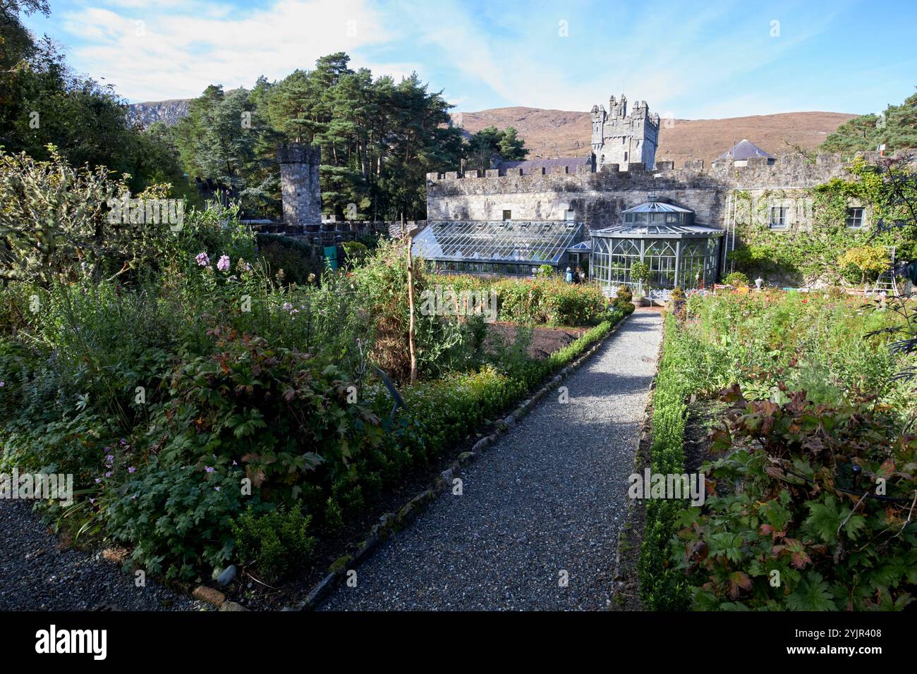 gardens of glenveagh castle, glenveagh national park, county donegal, repubblica d'irlanda Foto Stock