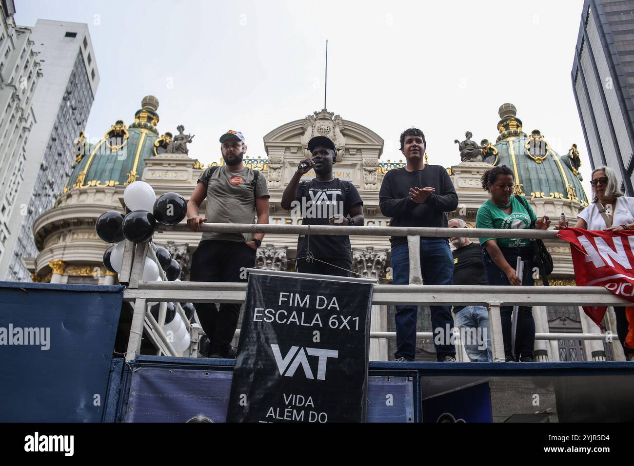 15 novembre 2024, Rio De Janeiro, Rio De Janeiro, Brasile: Rio de janeiro (rj), 11/15/2024 - dimostrazione/pec/scala 6x1 - dimostrazione nazionale a sostegno della pec per la fine della scala 6x1 che si è svolta questo venerdì (15) nel centro della città di rio de janeiro. (Foto: Aline Ribeiro AlcÃƒÂ¢ntara/Thenews2/Zumapress) (immagine di credito: © Aline Ribeiro Alcantara/TheNEWS2 via ZUMA Press Wire) SOLO PER USO EDITORIALE! Non per USO commerciale! Foto Stock