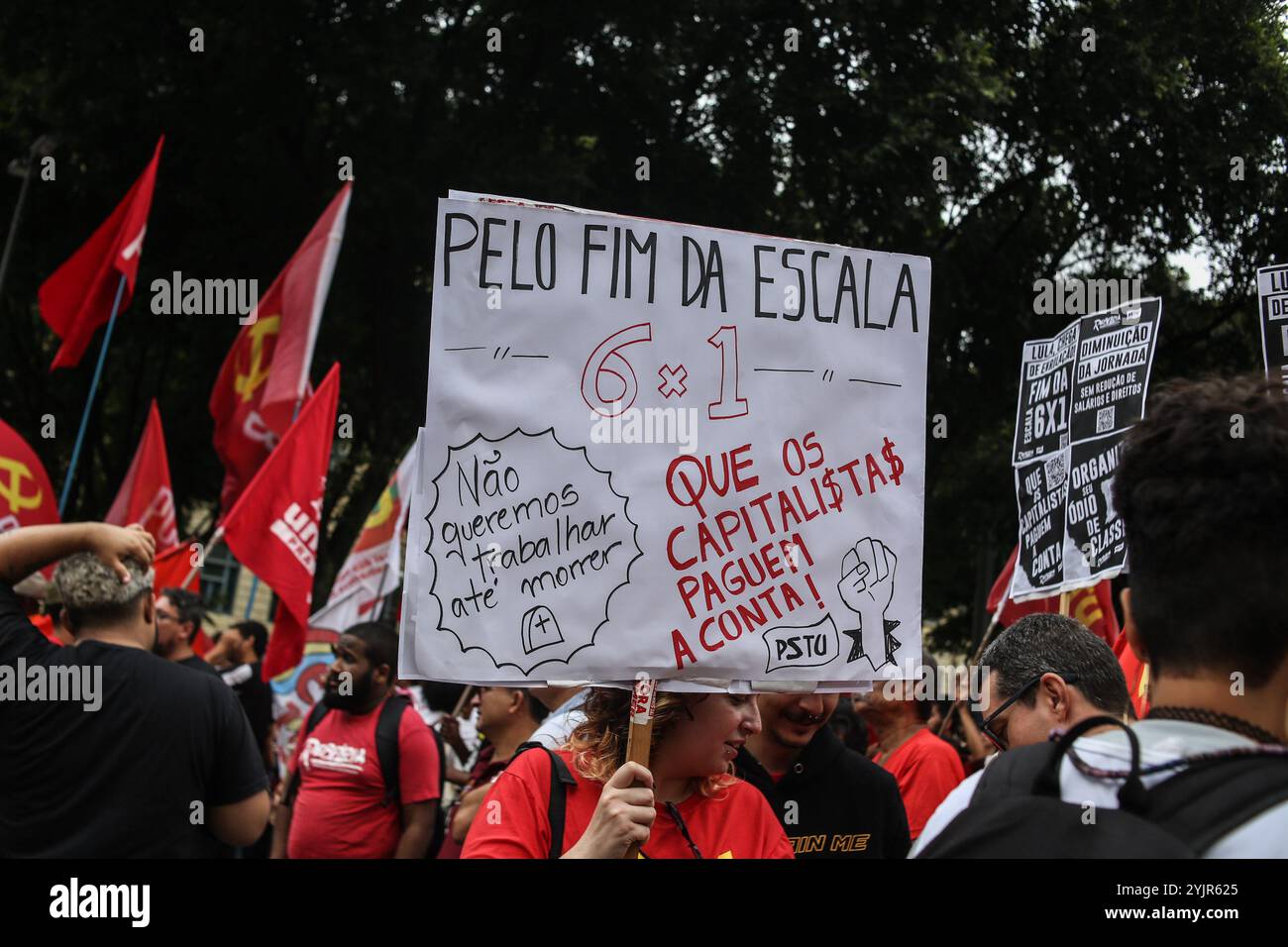 15 novembre 2024, Rio De Janeiro, Rio De Janeiro, Brasile: Rio de janeiro (rj), 11/15/2024 - dimostrazione/pec/scala 6x1 - dimostrazione nazionale a sostegno della pec per la fine della scala 6x1 che si è svolta questo venerdì (15) nel centro della città di rio de janeiro. (Foto: Aline Ribeiro AlcÃƒÂ¢ntara/Thenews2/Zumapress) (immagine di credito: © Aline Ribeiro Alcantara/TheNEWS2 via ZUMA Press Wire) SOLO PER USO EDITORIALE! Non per USO commerciale! Foto Stock