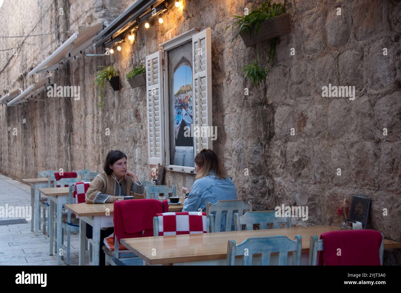 Piccola gelateria, caffetteria e bar, città vecchia, Dubrovnik, Croazia, Dalmazia; Europa Foto Stock