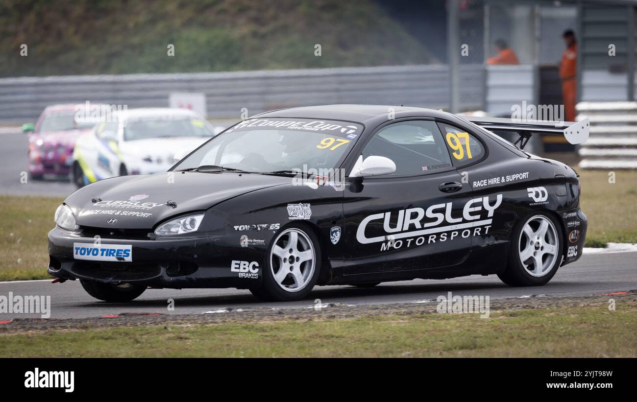 Max Papworth nella Cursley Motorsport Hyundai Coupé durante la OT Publishing Coupe Cup 2024 con Toyo Tyres a Snetterton, Norfolk, Regno Unito. Foto Stock