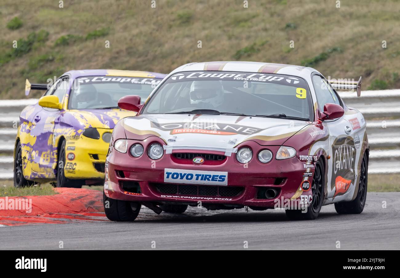 Eddie Okane nella sua Hyundai Coupé durante la OT Publishing Coupe Cup 2024 con Toyo Tyres gara sul circuito automobilistico di Snetterton, Norfolk, Regno Unito. Foto Stock