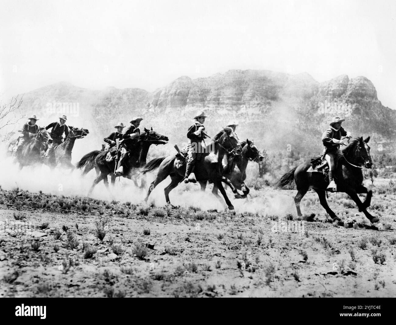 Cavalleria statunitense in carica, sul set del film western, "Indian Uprising", Columbia Pictures, 1952 Foto Stock