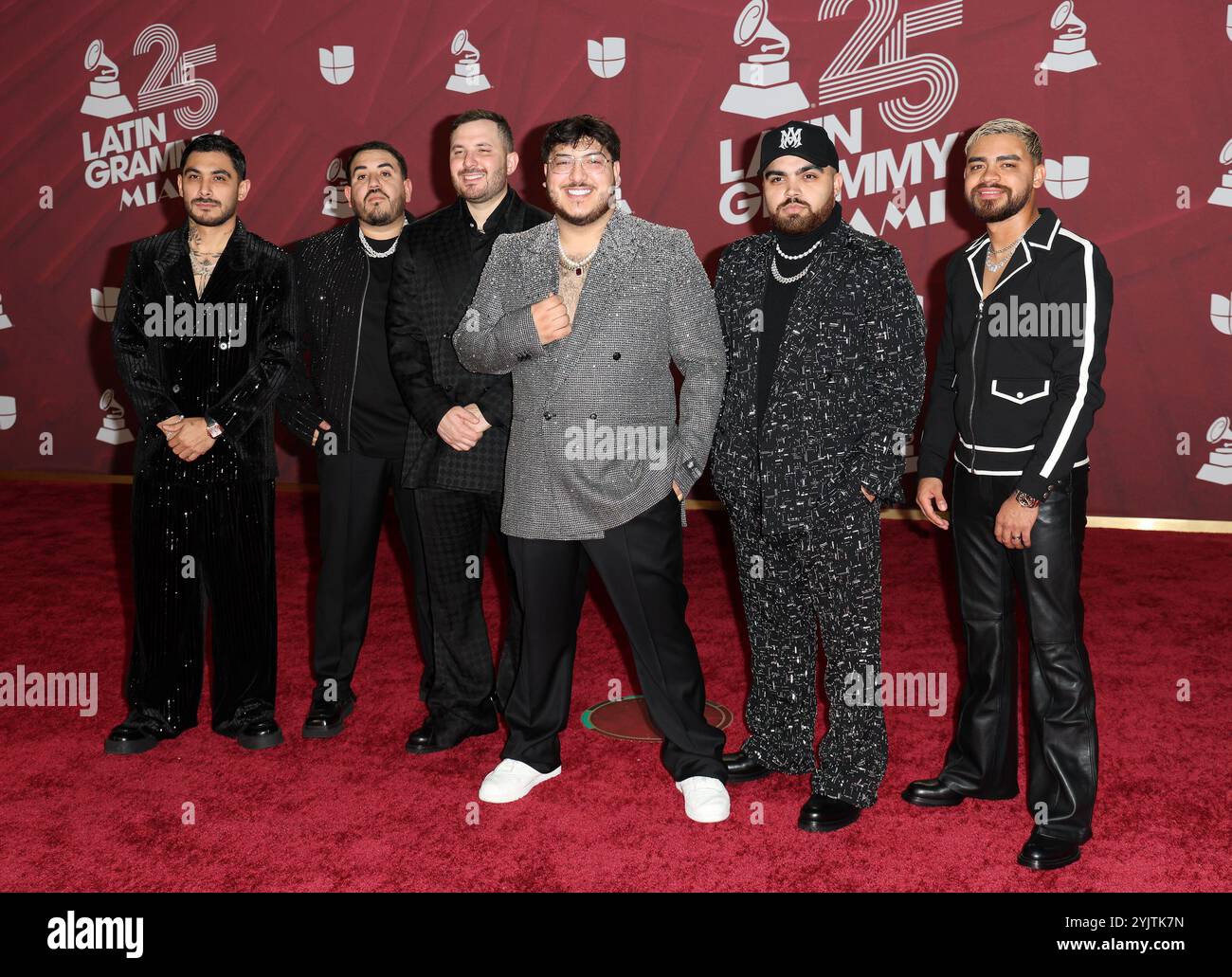 Miami, Stati Uniti d'America. 14 novembre 2024. MIAMI, FLORIDA - 14 NOVEMBRE: (L-R) Alberto Acosta, Carlos Guerrero, Juan Javier Cantú, Adelaido Solis III, Julian Peña Jr. E Brian Ortega partecipano al 25° Annual Latin GRAMMY Awards al Kaseya Center il 14 novembre 2024 a Miami, Florida. (Foto di Alberto E. Tamargo/Sipa USA) credito: SIPA USA/Alamy Live News Foto Stock