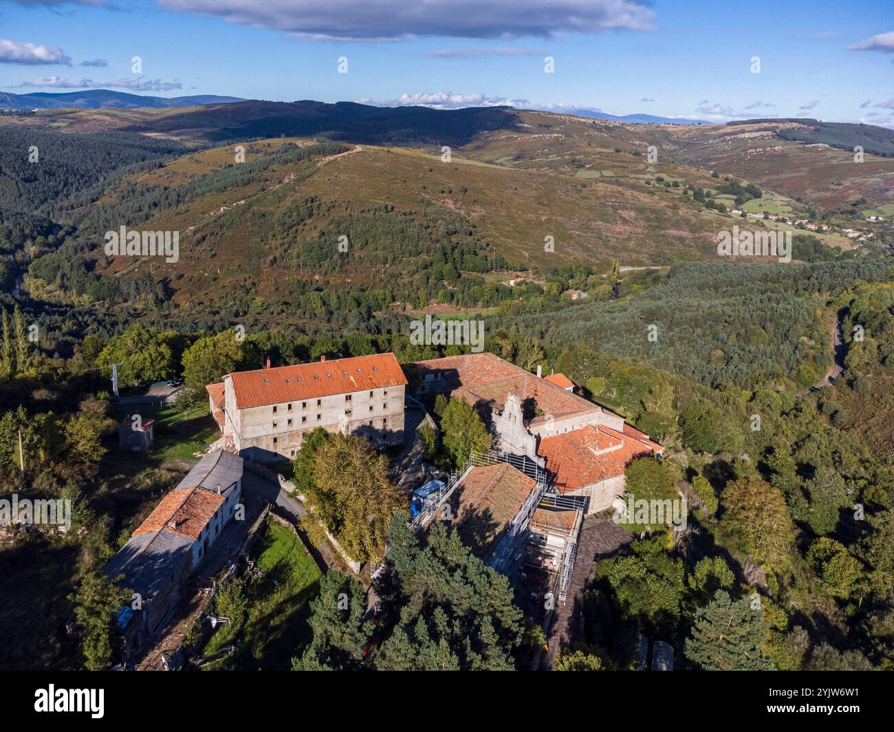 Santuario reale di Montesclaros, zona di Valdeprado del Río, bacino idrico di Ebro, Cantabria, Spagna Foto Stock