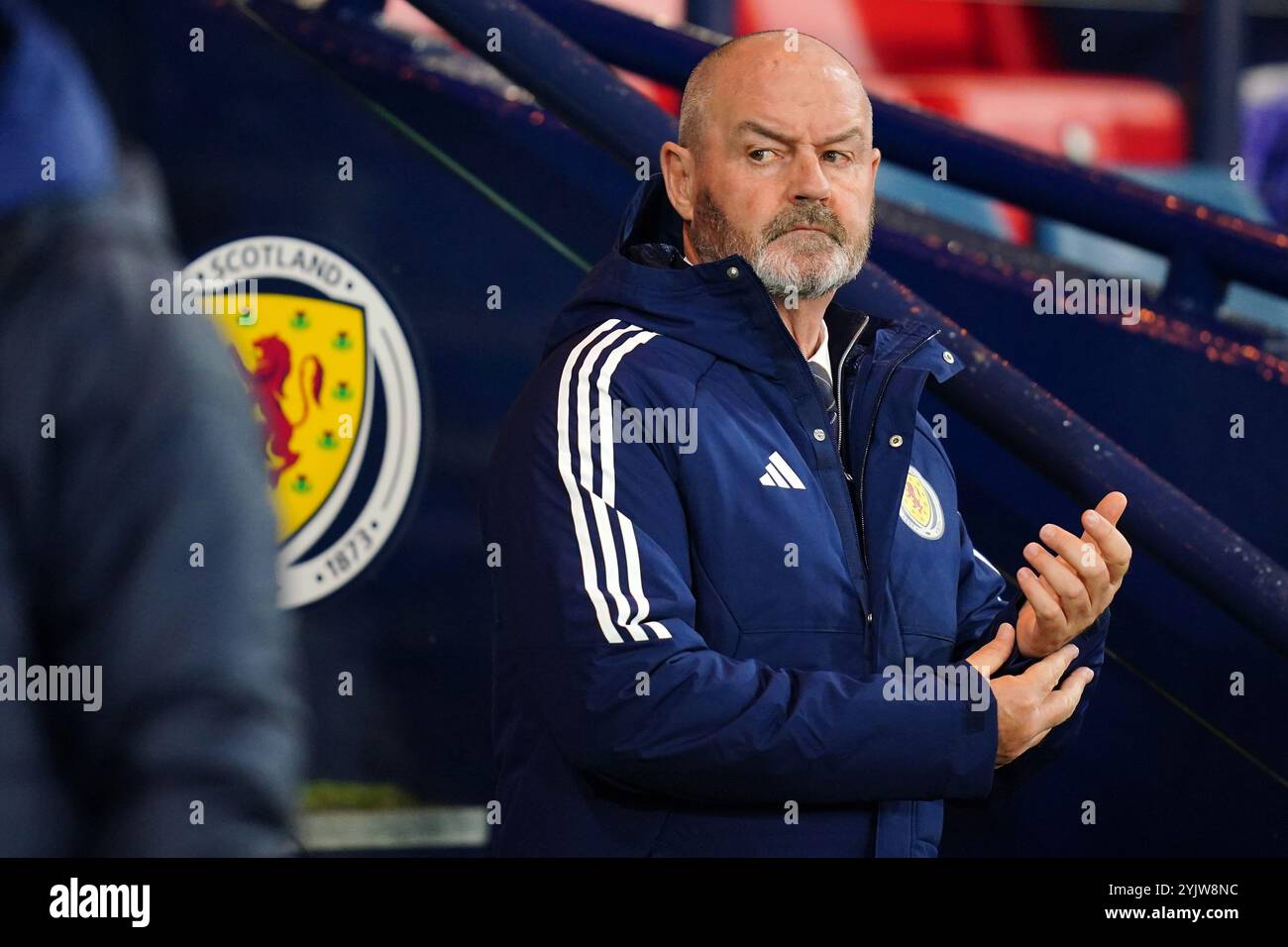 Allenatore scozzese Steve Clarke (a destra) prima della partita del gruppo A1 della UEFA Nations League ad Hampden Park, Glasgow. Data foto: Venerdì 15 novembre 2024. Foto Stock