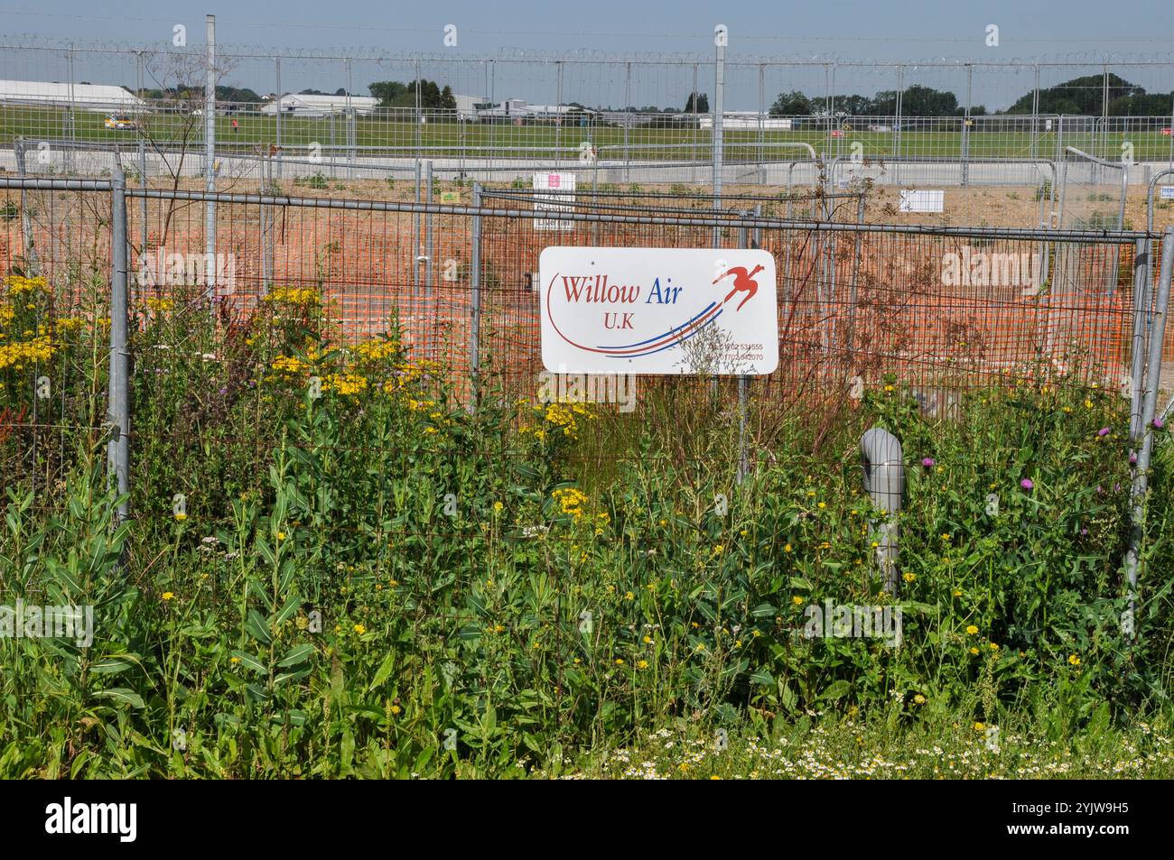 Willow Air UK firma su un recinto temporaneo durante lo sviluppo dell'espansione dell'aeroporto Southend di Londra, spingendo fuori i club volanti dai siti. Willow ha chiuso Foto Stock