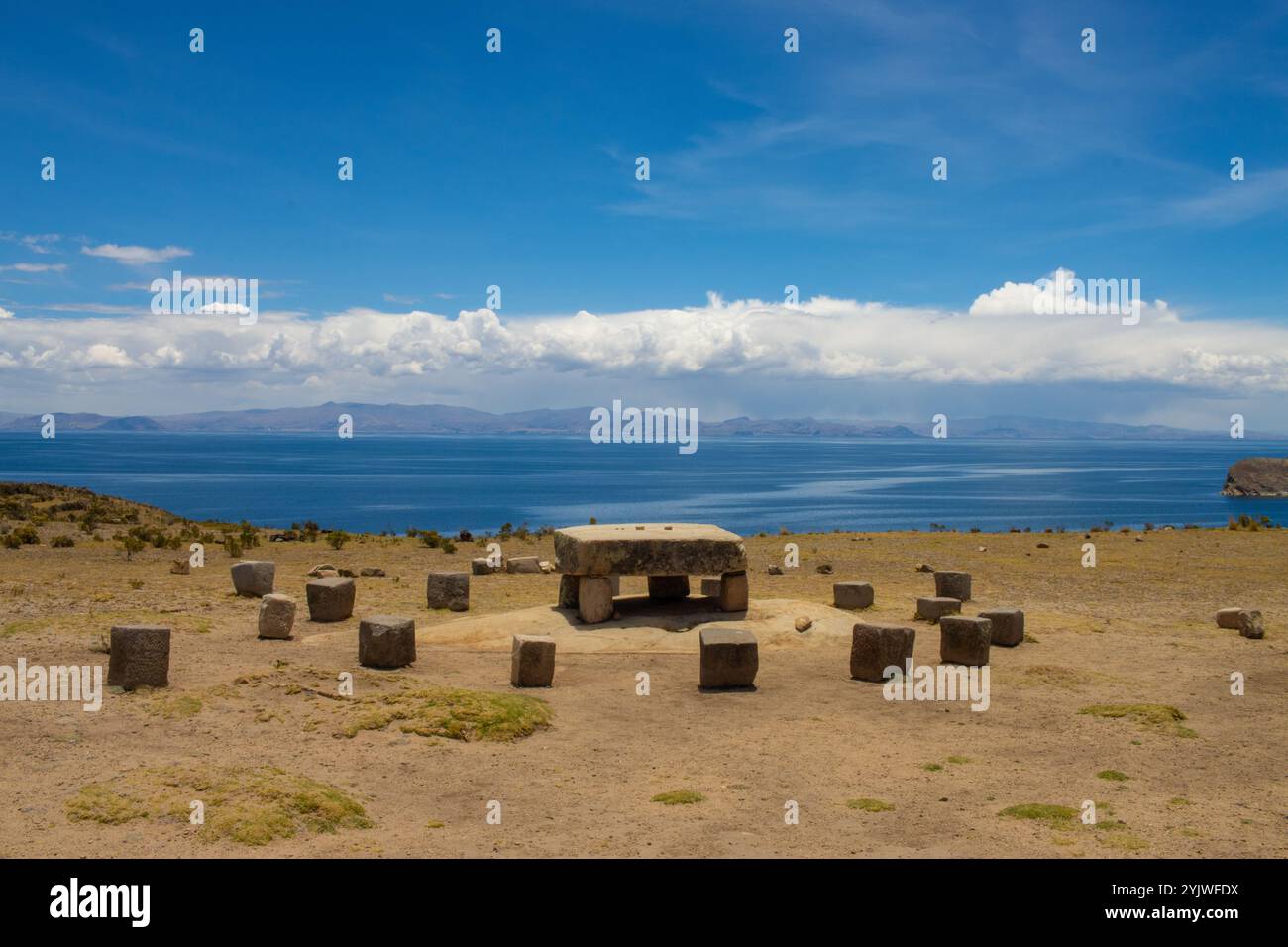 Tavolo cerimoniale, Isla del Sol, Bolivia Foto Stock