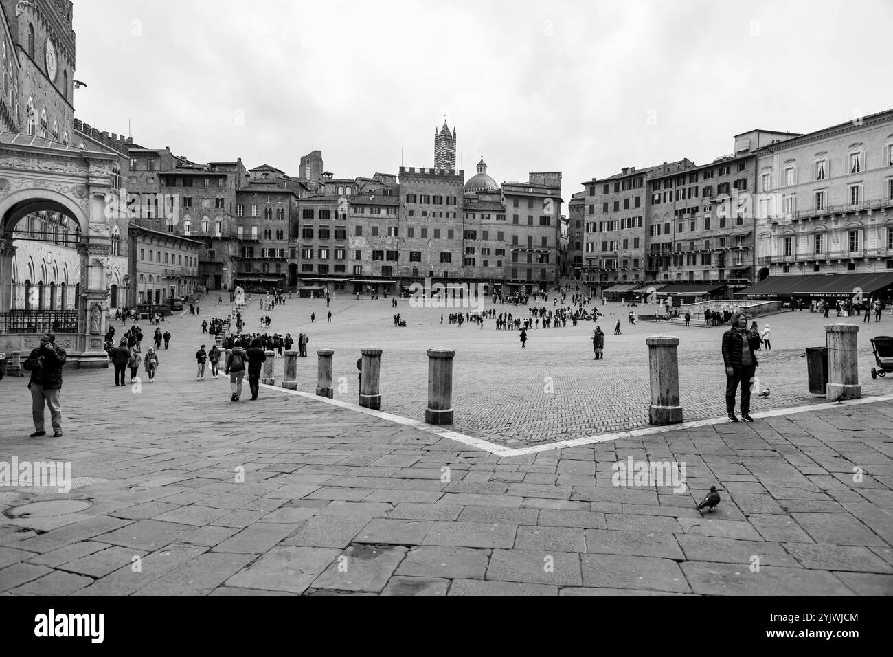 Siena, Italia - Apr 7, 2022: Piazza del campo, la piazza centrale di Siena, Toscana, Italia. Foto Stock