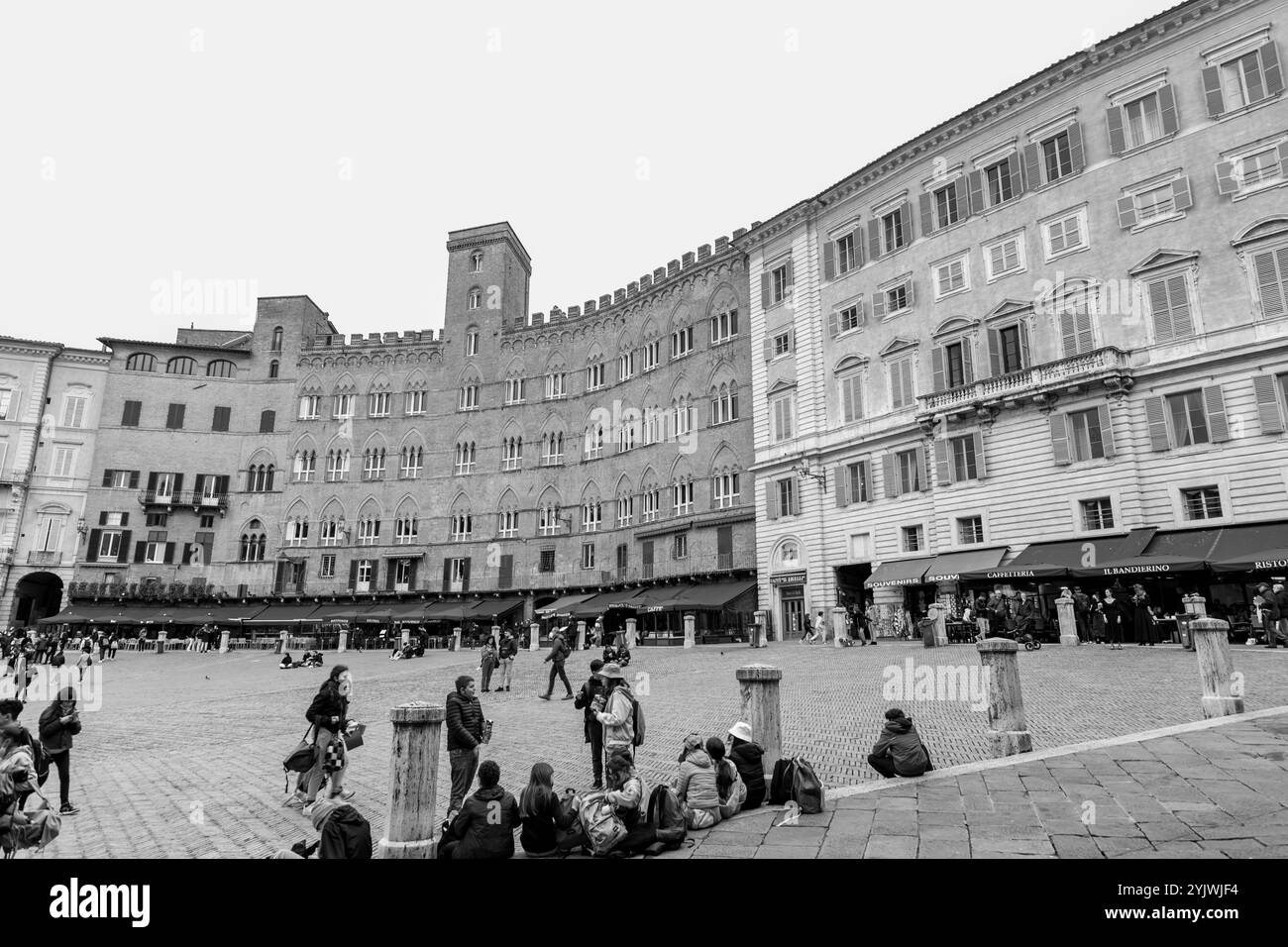 Siena, Italia - Apr 7, 2022: Piazza del campo, la piazza centrale di Siena, Toscana, Italia. Foto Stock