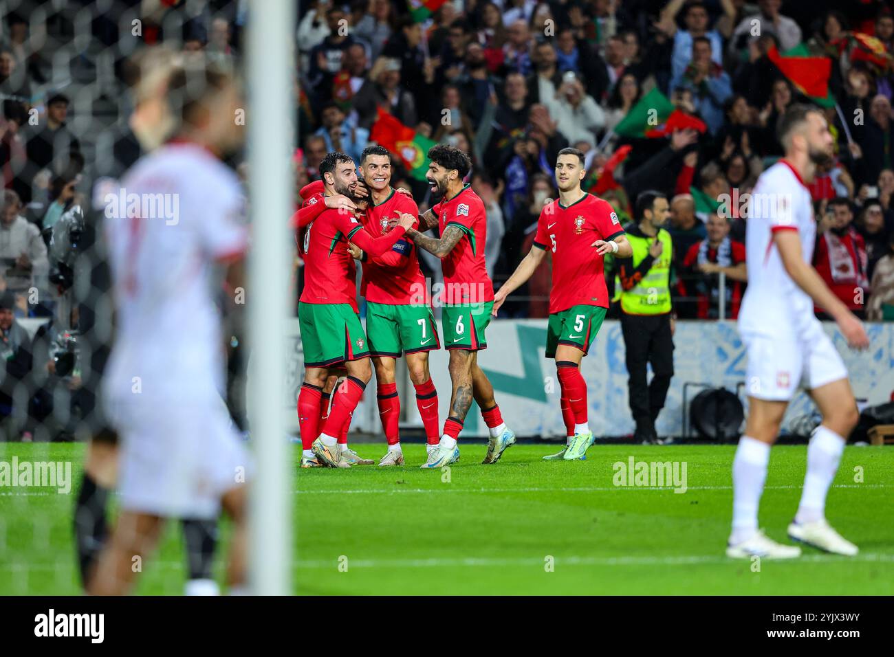 Dragon Stadium, Oporto, Portogallo. 15 novembre 2024. Nella foto da sinistra a destra, Bruno Fernandes, Cristiano Ronaldo alla partita Portogallo vs Polonia, UEFA NATIONS LEAGUE. Crediti: Victor Sousa/Alamy Live News Foto Stock