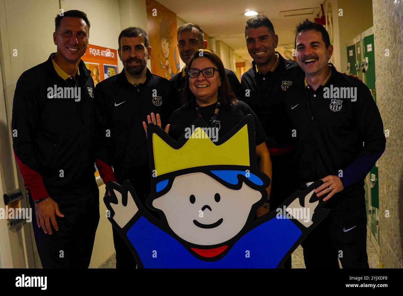 Curitiba, Parana, Brasile. 15 novembre 2024. Curitiba (pr), 11/15/2024 - ex giocatori/ospedale di barcellona pequeno principe/filha do pele - ex giocatori di barcellona che si trovano nella capitale parana, hanno visitato l'ospedale pequeno principe a curitiba il pomeriggio di questo venerdì 15 novembre 2024, mr. Jose alvaro carneiro, direttore aziendale, accompagnò i membri del barcellona e tra questi gli ex giocatori rivaldo, adriano, javier saviola e sergi Barjuan. Era presente anche flavia arantes do nascimento, figlia di pele. (Foto: Edson De Souza/Thenews2/Zumapress) (immagine di credito: © Edson Teod Foto Stock