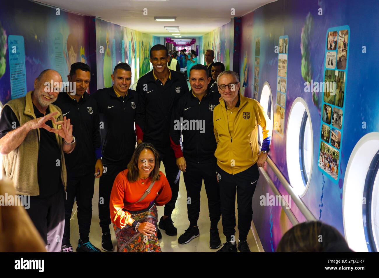 Curitiba, Parana, Brasile. 15 novembre 2024. Curitiba (pr), 11/15/2024 - ex giocatori/ospedale di barcellona pequeno principe/filha do pele - l'ex giocatore del rivaldo accompagnato da ex giocatori del barcellona che si trovano nella capitale parana, ha visitato l'ospedale pequeno principe a curitiba il pomeriggio di questo venerdì 15 novembre 2024, mr. Jose alvaro carneiro, direttore aziendale, accompagnò i membri del barcellona e tra questi vi erano gli ex giocatori, adriano, javier saviola e sergi Barjuan. (Foto: Edson De Souza/Thenews2/Zumapress) (immagine di credito: © Edson Teodoro De Souza/TheNEWS2 via Z Foto Stock