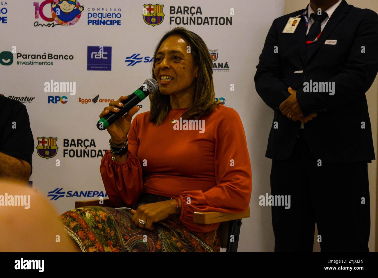 Curitiba, Parana, Brasile. 15 novembre 2024. Curitiba (pr), 11/15/2024 - ex giocatori/ospedale di barcellona pequeno principe/figlia di pele - flavia arantes do nascimento, figlia di pele accompagnata dagli ex giocatori del barcellona che si trovano nella capitale parana, ha visitato l'ospedale pequeno principe di curitiba il pomeriggio di venerdì 15 novembre 2024, sig. Jose alvaro carneiro, direttore aziendale, accompagnò i membri del barcellona e tra questi gli ex giocatori rivaldo, adriano, javier saviola e sergi Barjuan. (Foto: Edson De Souza/Thenews2/Zumapress) (immagine di credito: © Edson Teodoro Foto Stock