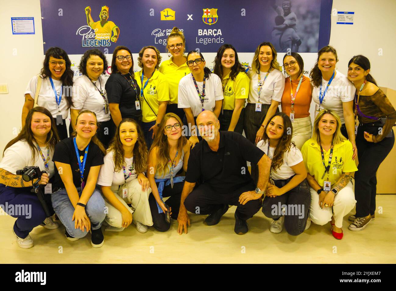 Curitiba, Parana, Brasile. 15 novembre 2024. Curitiba (pr), 11/15/2024 - ex giocatori/ospedale di barcellona pequeno principe/filha do pele - ex giocatori di barcellona che si trovano nella capitale parana, hanno visitato l'ospedale pequeno principe a curitiba il pomeriggio di questo venerdì 15 novembre 2024, mr. Jose alvaro carneiro, direttore aziendale, accompagnò i membri del barcellona e tra questi gli ex giocatori rivaldo, adriano, javier saviola e sergi Barjuan. Era presente anche flavia arantes do nascimento, figlia di pele. (Foto: Edson De Souza/Thenews2/Zumapress) (immagine di credito: © Edson Teod Foto Stock