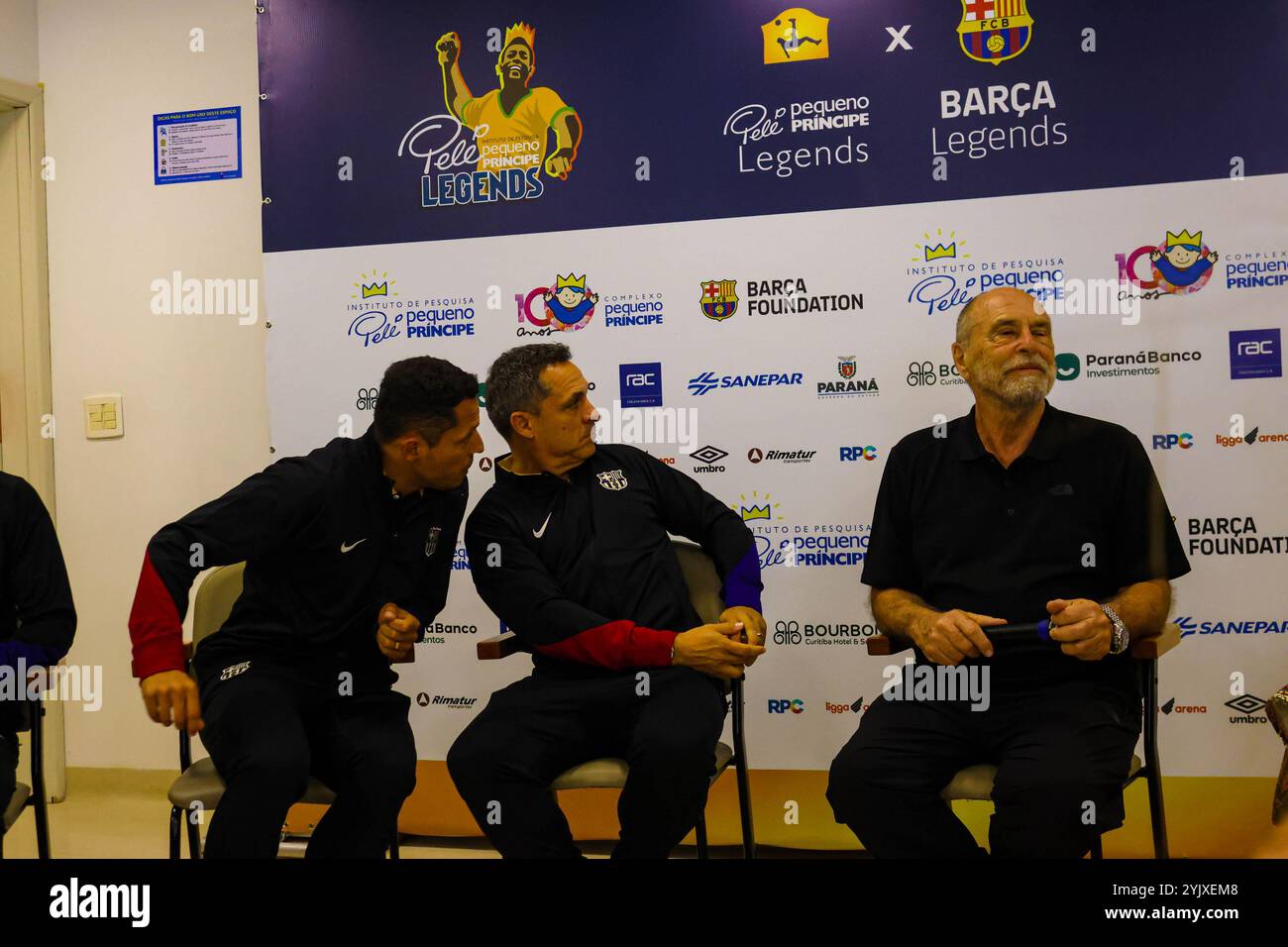 Curitiba, Parana, Brasile. 15 novembre 2024. Curitiba (pr), 11/15/2024 - ex giocatori/ospedale di barcellona pequeno principe/filha do pele - ex giocatori di barcellona che si trovano nella capitale parana, hanno visitato l'ospedale pequeno principe a curitiba il pomeriggio di questo venerdì 15 novembre 2024, mr. Jose alvaro carneiro, direttore aziendale, accompagnò i membri del barcellona e tra questi gli ex giocatori rivaldo, adriano, javier saviola e sergi Barjuan. Era presente anche flavia arantes do nascimento, figlia di pele. (Foto: Edson De Souza/Thenews2/Zumapress) (immagine di credito: © Edson Teod Foto Stock