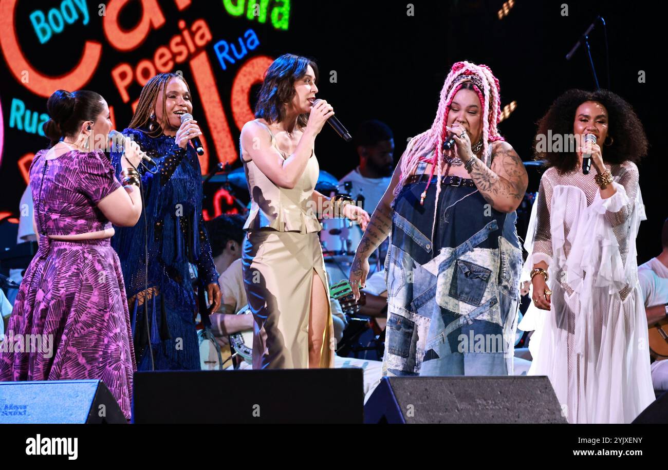 15 novembre 2024, Rio De Janeiro, Rio De Janeiro, Brasile: Rio de janeiro (rj), 11/15/2024 Ã¢â‚¬' Global festival/g20/rj Ã¢â‚¬' cantanti maria rita, mariene de castro, marcelle motta, teresa cristina e roberta sa, durante uno spettacolo al Global Alliance festival contro la fame e la povertà, celebra la musica brasiliana al g20, un festival con decine di attrazioni che celebrano l'ascendenza, la cultura e la diversità per un futuro senza fame e la povertà, in piazza maua maua rio de janeiro, venerdì 15 novembre 2024. (Foto: Leco Viana/Thenews2/Z Foto Stock