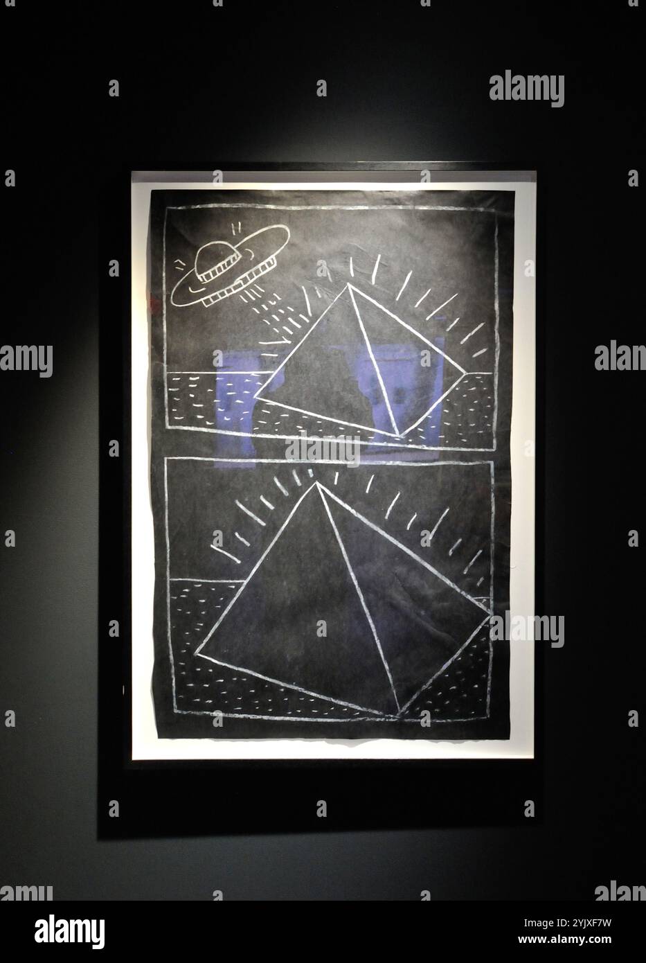 New York, Stati Uniti. 11 novembre 2024. Untitled (Two Pyramids and Flying Saucer) di Keith Haring (c. 1981-83), asta stimata $200-300.000, in mostra al Sotheby's di New York l'11 novembre 2024. (Foto di Stephen Smith/SIPA USA) credito: SIPA USA/Alamy Live News Foto Stock