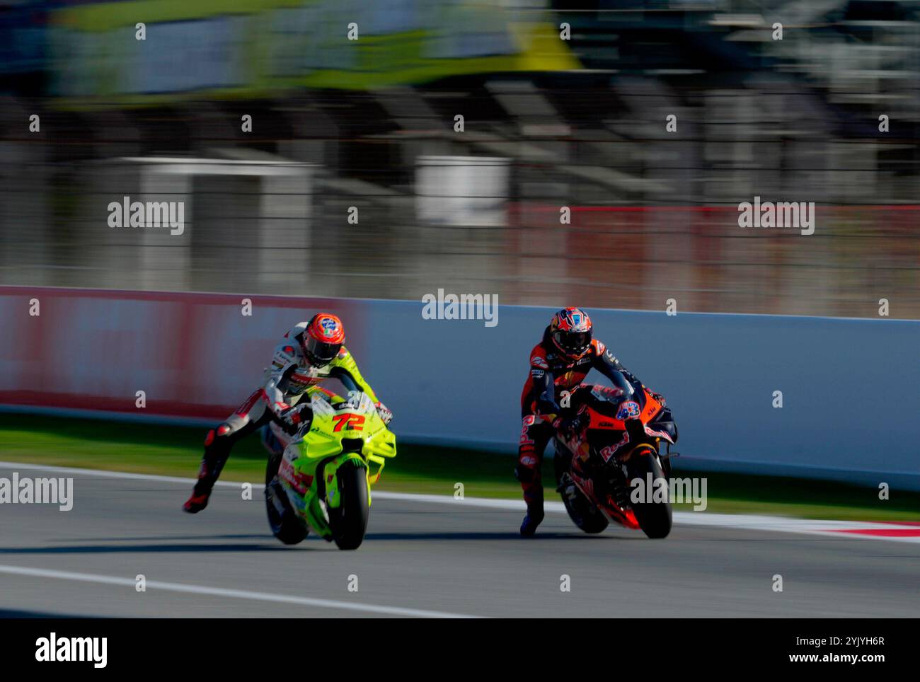 Barcellona, spagnolo. 16 novembre 2024. 15 novembre 2024, Circuit de Barcelona-Catalunya, Barcelona, MotoGP Motul Solidarity Grand Prix di Barcellona, nella foto Marco Bezzecchi dall'Italia, Pertamina Enduro VR46 Racing Team, Jack Miller dall'Australia, Red Bull KTM Factory Racing Credit: dpa/Alamy Live News Foto Stock