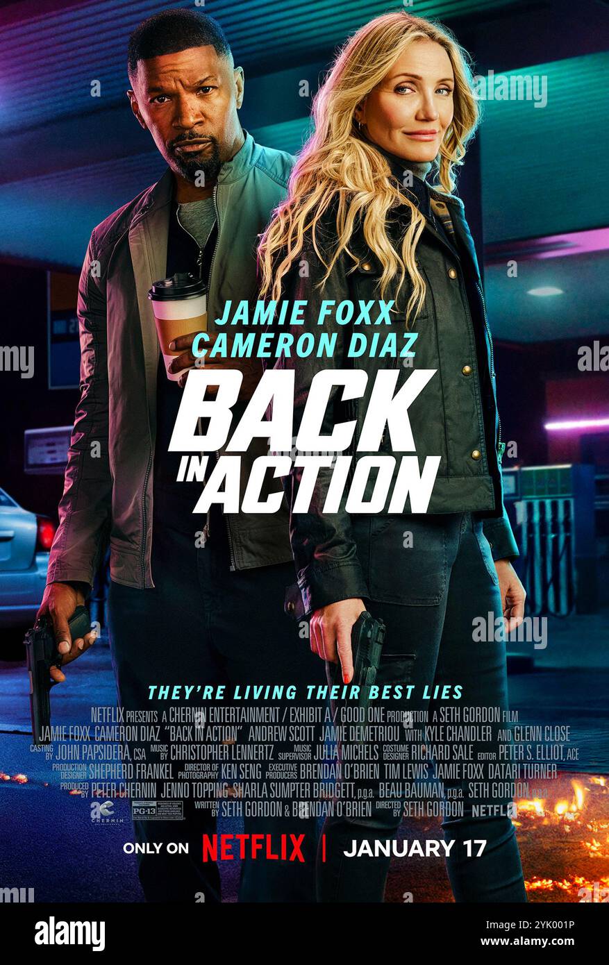 Back in Action (2025) diretto da Seth Gordon e interpretato da Jamie Foxx, Cameron Diaz e Kyle Chandler. Le ex spie della CIA Emily e Matt vengono tirate indietro nello spionaggio dopo che le loro identità segrete sono state smascherate. SOLO PER USO EDITORIALE di poster pubblicitari. Credito: BFA / Netflix Foto Stock