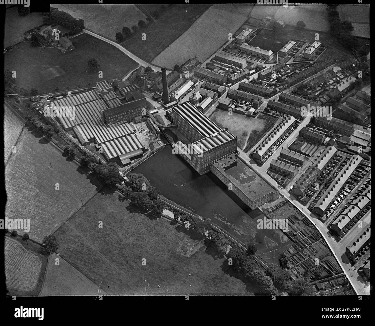 Sutton Worsted Mills in Bridge Street, Sutton-in-Craven, North Yorkshire, c1930. Foto Stock