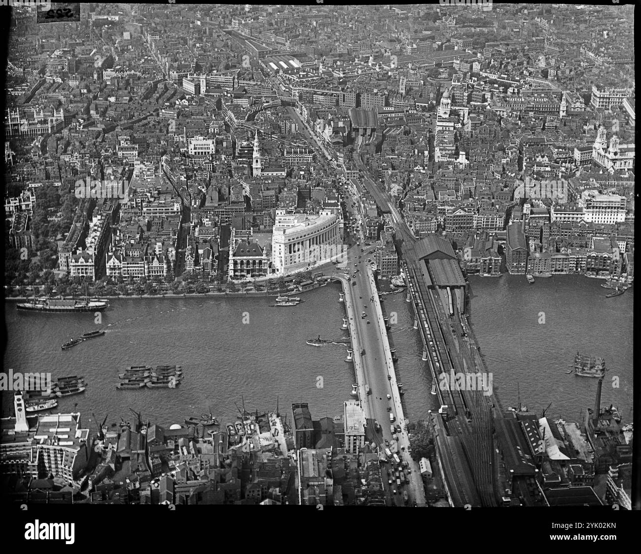 Blackfriars Bridge, Unilever House e area intorno a Faringdon Road, Londra, 1930. Foto Stock
