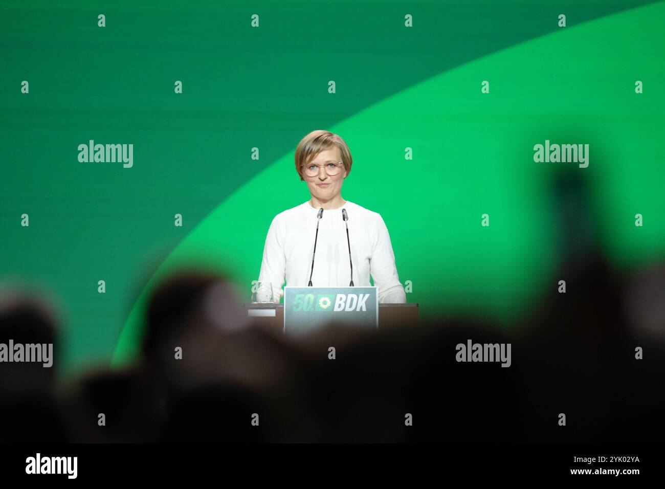 50.Bundesdelegiertenkonferenz BDK Buendnis90 / Die Gruenen Franziska Brantner bei ihrer Rede und Bewerbung als Parteivorsitzende bei der 50. Bundesdelegiertenkonferenz und Parteitag von BUENDNIS 90/DIE GRUENEN im RheinMain CongressCenter RMCC in Wiesbaden, Wiesbaden, 16.11.2024 Wiesbaden Hessen Deutschland *** 50 Conferenza dei delegati federali BDK Buendnis90 die Gruenen Franziska Brantner durante il suo discorso 50 90 2024 Foto Stock