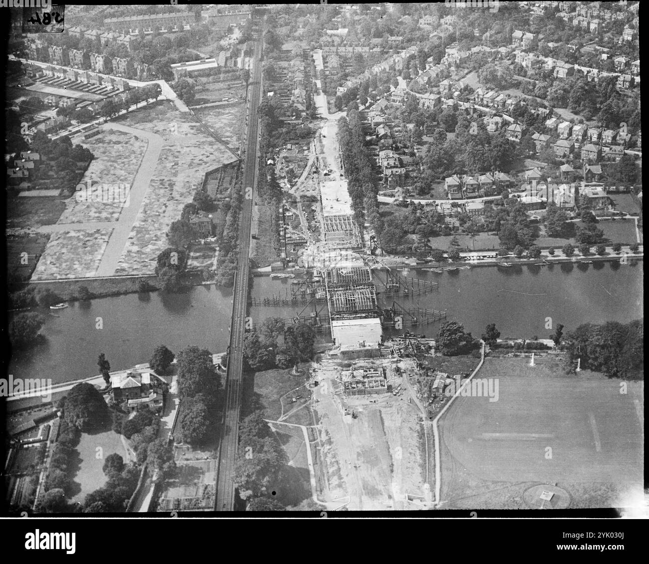 Twickenham Bridge in costruzione, Twickenham, Richmond upon Thames, 1930. Foto Stock