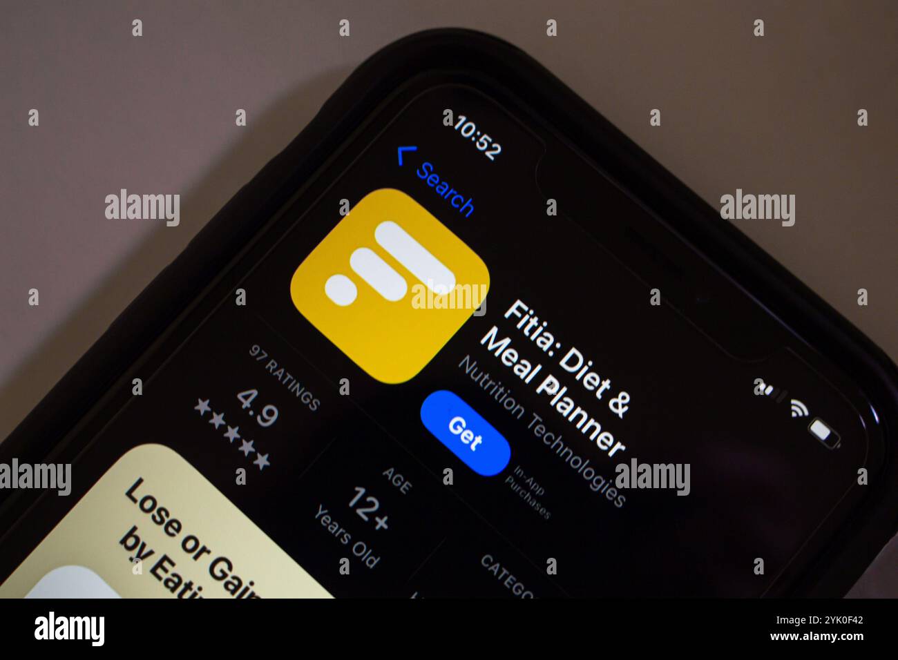 L'app Fitia viene visualizzata nell'App Store. Fitia è un'azienda con sede a Lima, in Perù, specializzata in applicazioni automatiche di pianificazione dei pasti e monitoraggio nutrizionale. Foto Stock