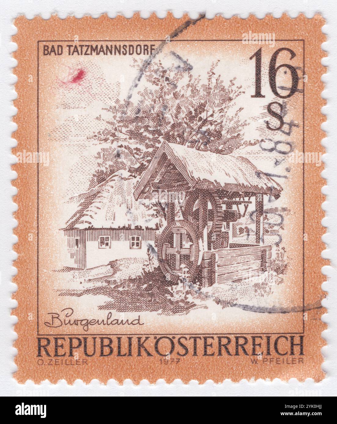 AUSTRIA - 1977-10-10: 16 scellini bister e francobollo marrone carmine raffigurante il Dazumal Openair Museum di Bad Tatzmannsdorf, Burgenland meridionale, Time, oggi è difficile immaginare le difficoltà della vita quotidiana e dell'agricoltura di quel tempo. Eppure. Sarebbe una menzogna se a un certo punto non venisse in mente il desiderio dei bei vecchi tempi. DAZUMAL vi invita in un viaggio nel passato del Burgenland meridionale. Nel museo all'aperto di Bad Tatzmannsdorf, ad esempio, giriamo la ruota del tempo indietro di secoli. Indovina come se la cavava l'agricoltore e la moglie dell'agricoltore. Mettetevi in pausa e provate il buon vecchio comfort Foto Stock