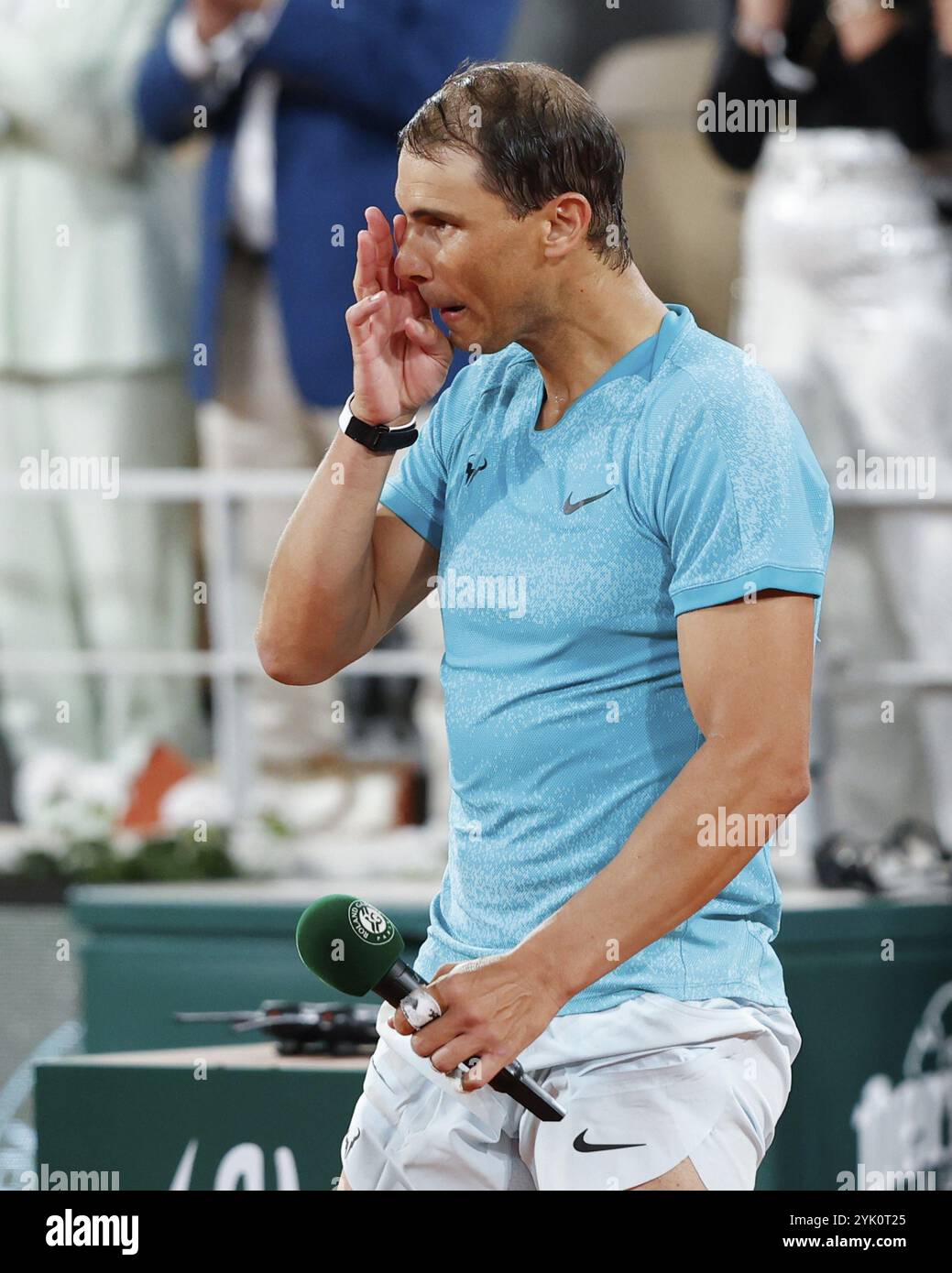 Rafael Nadal ha tenuto un discorso dopo la sua prima sconfitta al French Open, Roland Garros, Parigi, Francia. Foto Stock