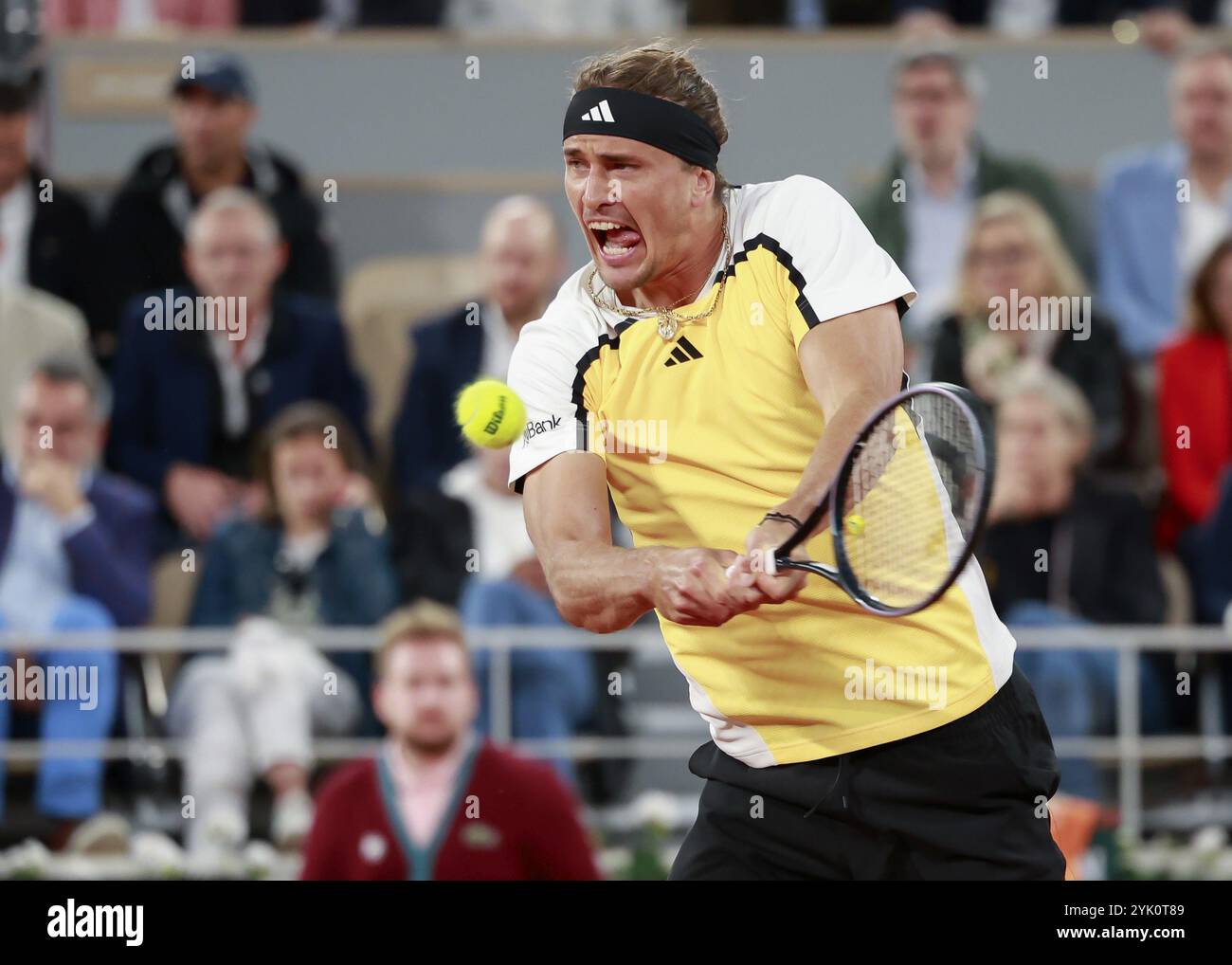 Il tedesco Alexander Zverev in azione agli Open di Francia, Roland Garros, Parigi, Francia. Foto Stock